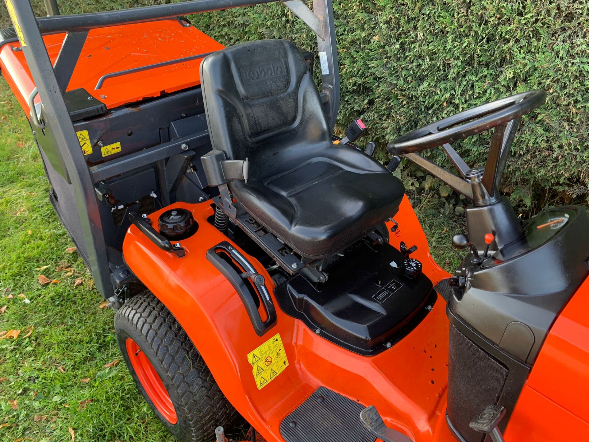 2017 KUBOTA G23-II RIDE ON MOWER, RUNS DRIVES AND CUTS, SHOWING A LOW 605 HOURS *PLUS VAT* - Image 8 of 18