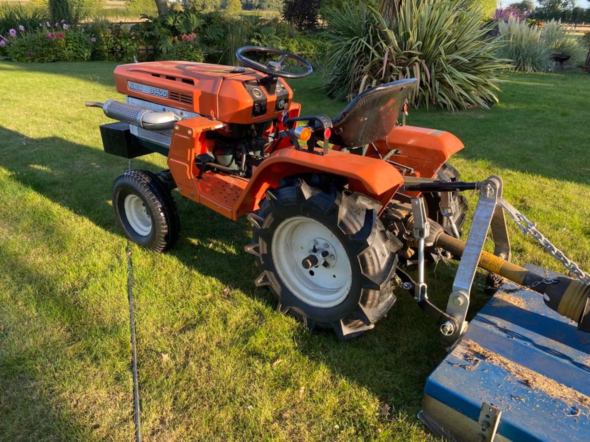 KUBOTA B1400 COMPACT TRACTOR, 2 WHEEL DRIVE, AGRI TYRES COMPLETE WITH FLEMING TOP 3 TOPPER 3'*NO VAT - Image 5 of 8