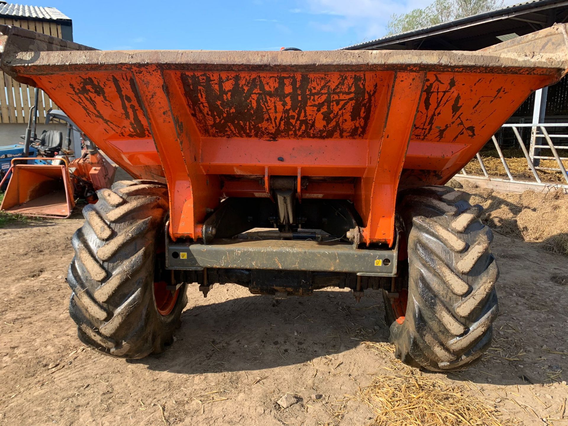 2016 AUSA D 600 AP 6 TON DUMPER, RUNS DRIVES AND TIPS, SHOWING A LOW AND GENUINE 1276 HOURS - Image 8 of 12