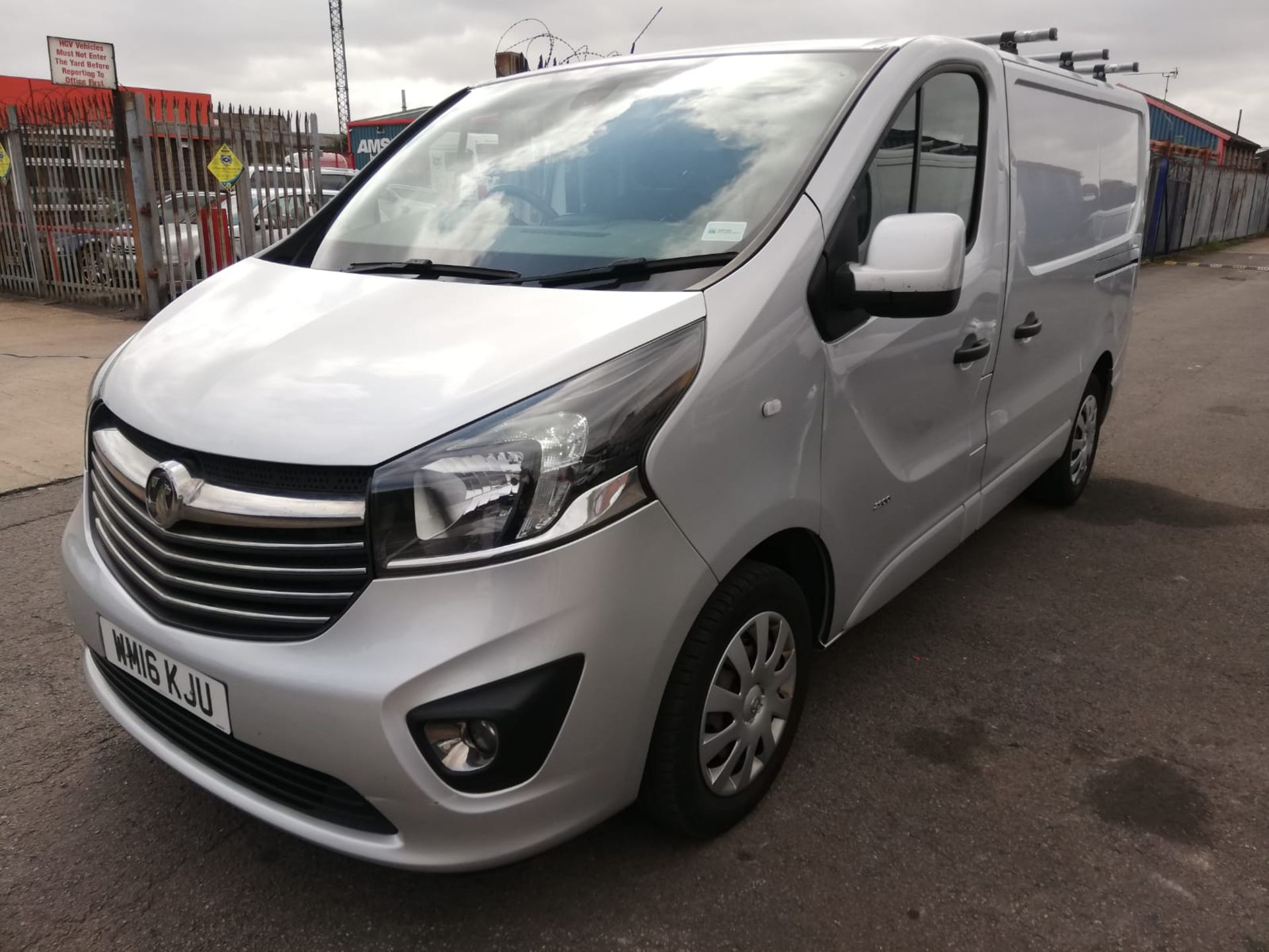 2016 VAUXHALL VIVARO 2900 SPORTIVE CDTI SILVER PANEL VAN, 1.6 DIESEL, 96K MILES WITH FSH *PLUS VAT* - Image 3 of 11