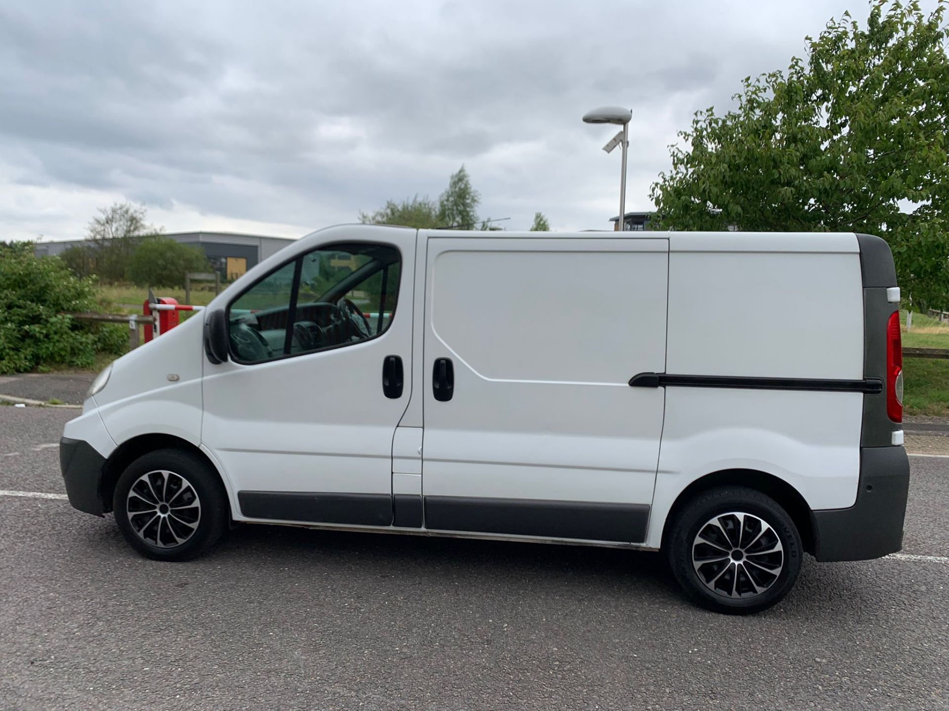 2008/58 REG RENAULT TRAFIC SL27+ DCI 115 2.0 DIESEL PANEL VAN, SHOWING 3 FORMER KEEPERS *NO VAT* - Image 4 of 16