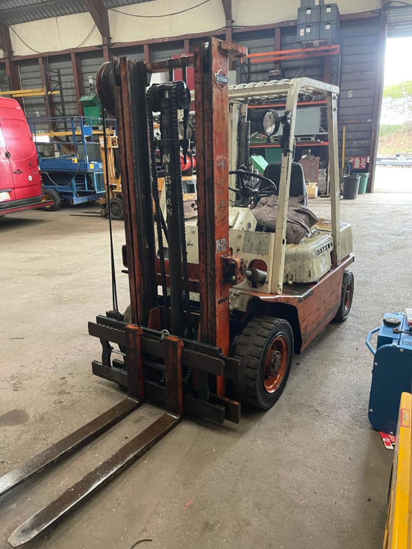 NISSAN QF02A DIESEL FORKLIFT, 2 TON LIFT TO 3.3M, SIDE SHIFT, WEIGHT 3.380KG *PLUS VAT* - Image 6 of 10