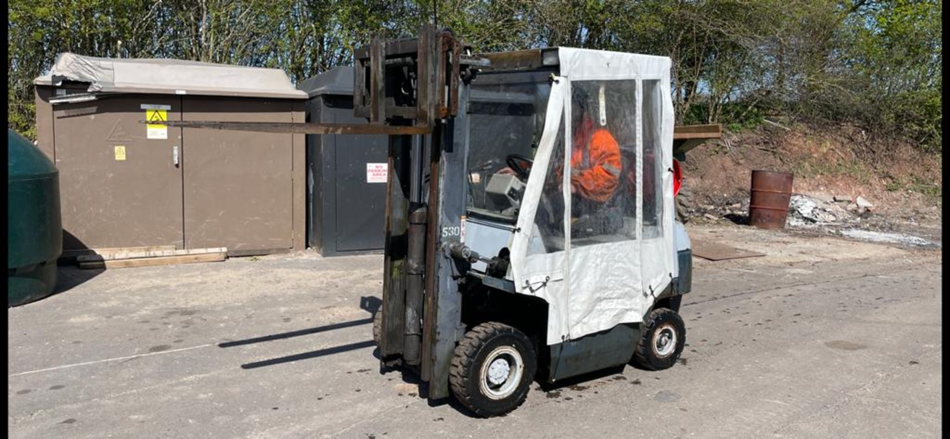KALMAR 1.6T GAS CONTAINER SPEC FORKLIFT, STARTS DRIVES AND LIFTS TO 3.3M *PLUS VAT* - Image 3 of 17