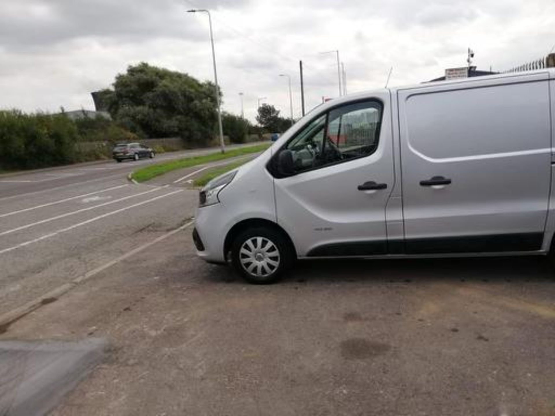 2016/66 RENAULT TRAFIC SL29 BNESS + ENERGY DCI SILVER PANEL VAN, 110K MILES WITH FSH *PLUS VAT* - Image 4 of 11