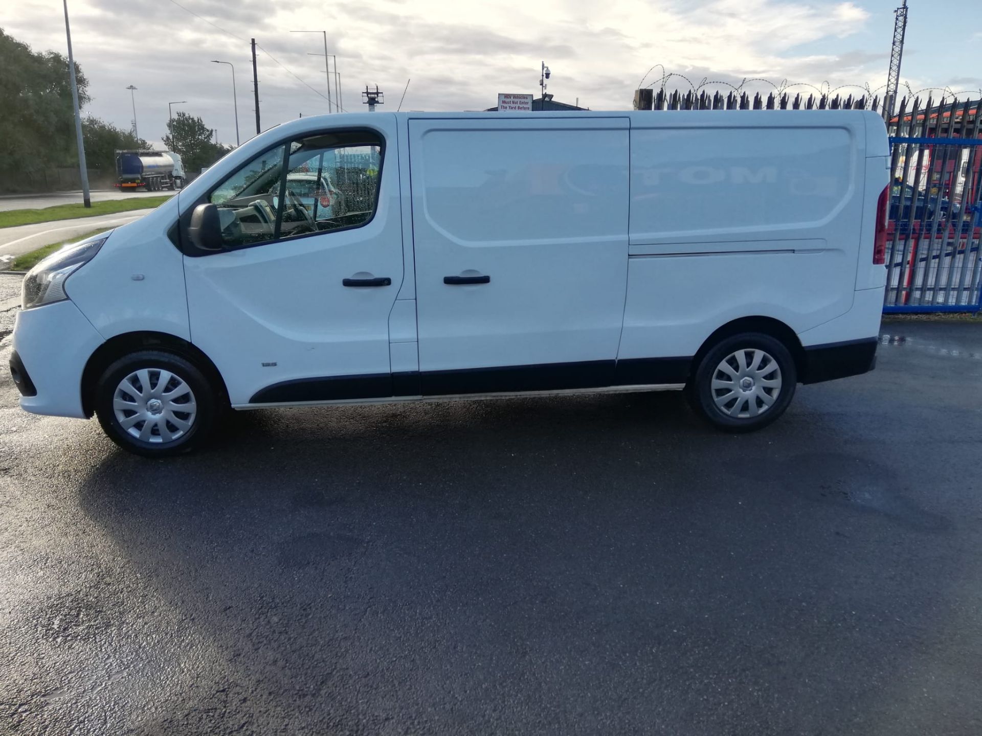 2017 RENAULT TRAFIC LL29 B-NESS+ ENERGY DCI WHITE PANEL VAN, 1.6 DIESEL, 113K MILES *PLUS VAT* - Image 4 of 10