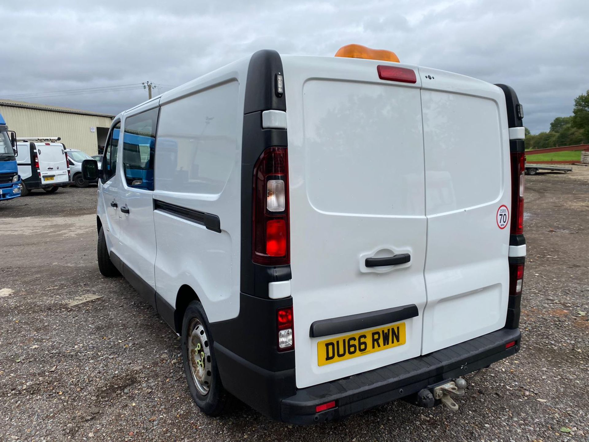 2016/66 VAUXHALL VIVARO 2900 CDTI WHITE FACTORY CREW VAN, 88K MILES, 1.6 DIESEL *PLUS VAT* - Image 4 of 12