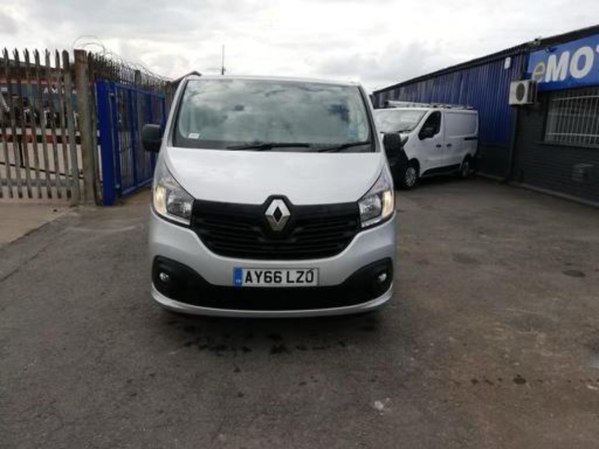 2016/66 RENAULT TRAFIC SL29 BNESS + ENERGY DCI SILVER PANEL VAN, 110K MILES WITH FSH *PLUS VAT* - Image 2 of 11