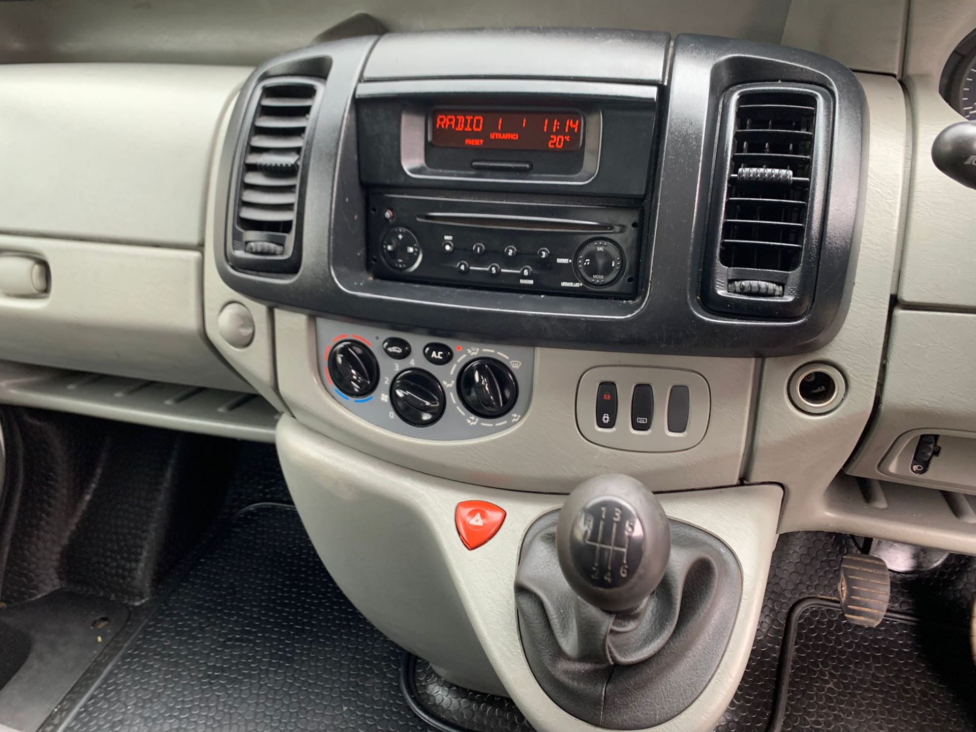 2008/58 REG RENAULT TRAFIC SL27+ DCI 115 2.0 DIESEL PANEL VAN, SHOWING 3 FORMER KEEPERS *NO VAT* - Image 15 of 16