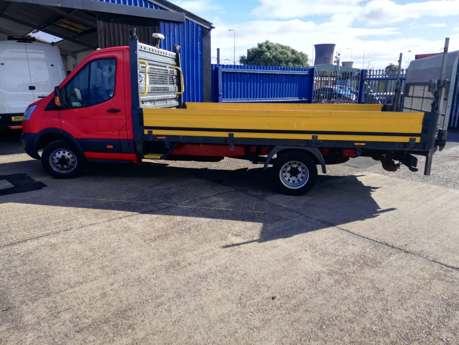 2015 FORD TRANSIT 350 RED DROPSIDE, 127K MILES, 14ft BODY WITH TAIL LIFT, 2.2 DIESEL *PLUS VAT* - Image 4 of 21