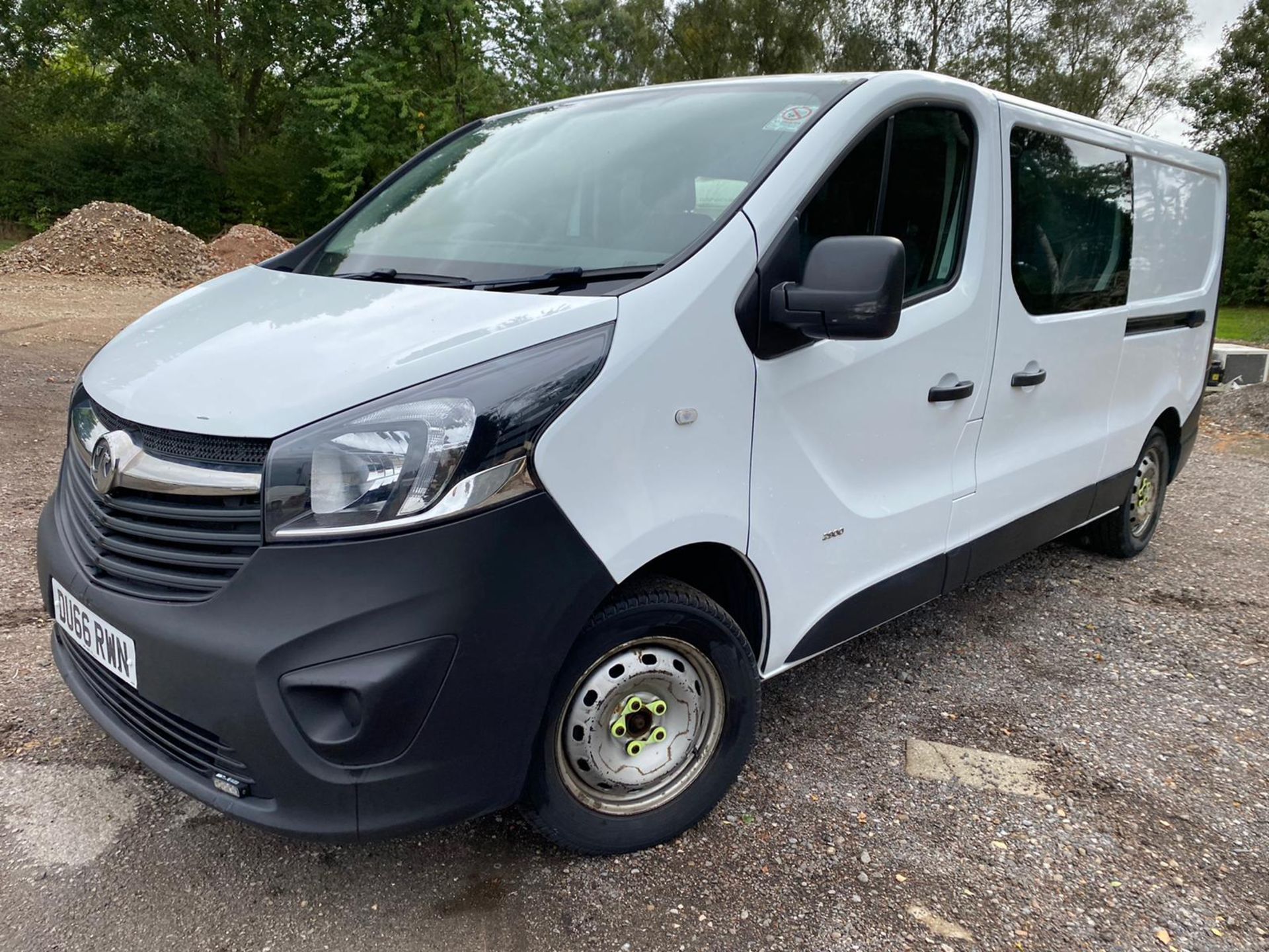 2016/66 VAUXHALL VIVARO 2900 CDTI WHITE FACTORY CREW VAN, 88K MILES, 1.6 DIESEL *PLUS VAT* - Image 2 of 12