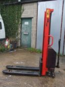 LIFT MATE MANUAL PALLET STACKER, PUSH AROUND WITH BATTERY POWERED LIFT, 1000kg CAPACITY *PLUS VAT*