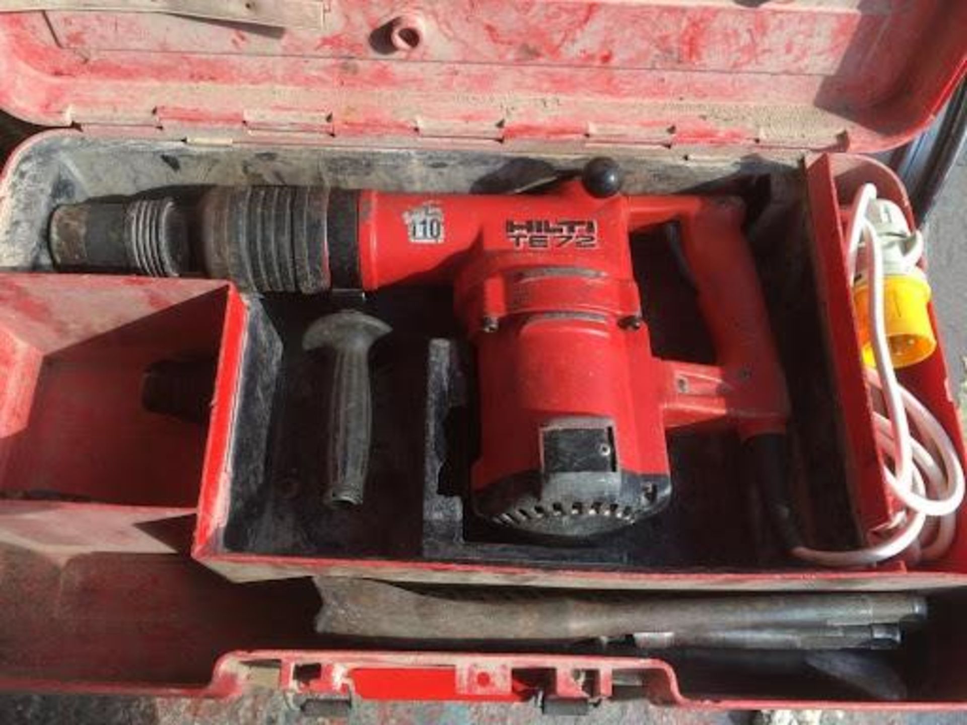 Hilti-TE72 Heavy Duty Drill and Breaker Hammer in Case *NO VAT* - Image 2 of 5