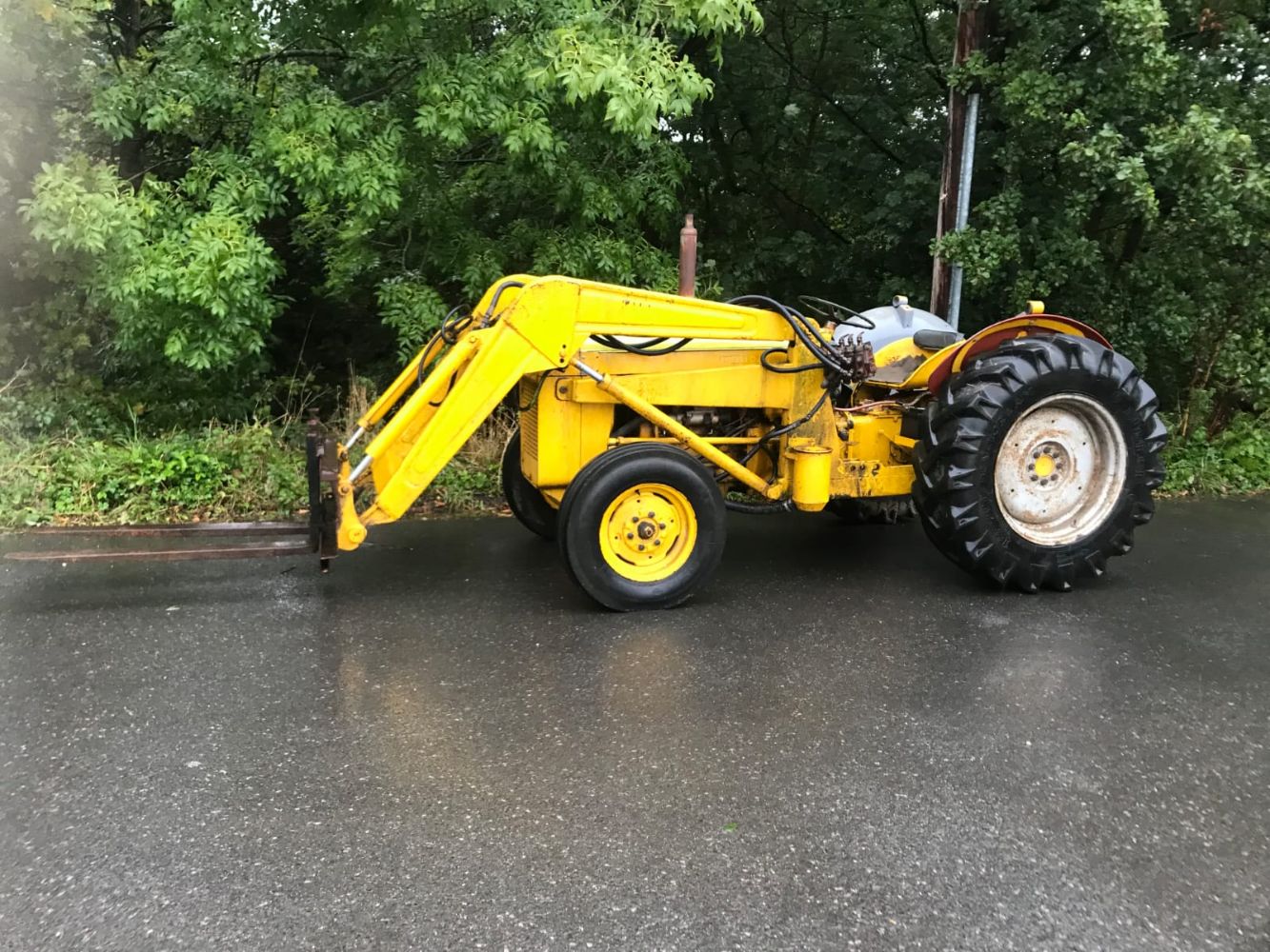 MASSEY FERGUSON DIESEL INDUSTRIAL LOADER TRACTOR, FORDSON MAJOR DIESEL LOADER TRACTOR, FORDSON COUNTY CRAWLER ALL ENDS FROM 7PM TUESDAY!