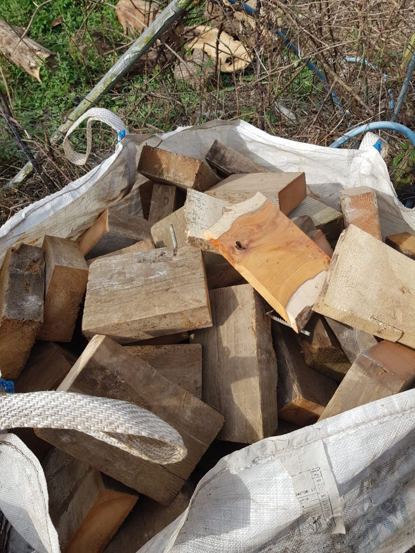 BAG OF FIREWOOD MIXED HARDWOOD AND SOFTWOOD, MAY HAVE NAILS IN *NO VAT* - Image 2 of 2