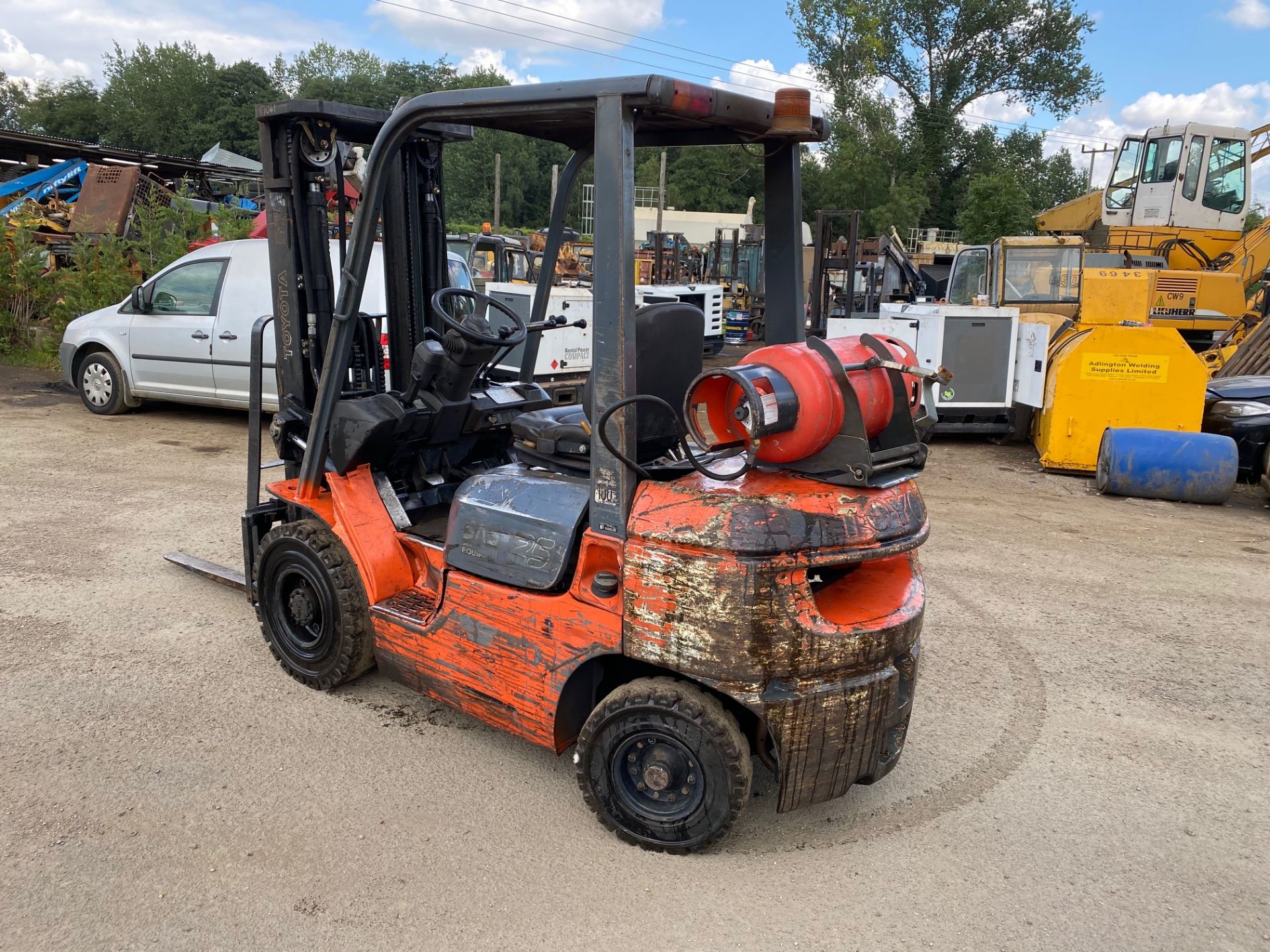 2004 TOYOTA 2.5ton GAS FORKLIFT, STARTS AND RUNS WELL, BRAKES AND TRANSMISSION WORKING *PLUS VAT* - Image 4 of 6