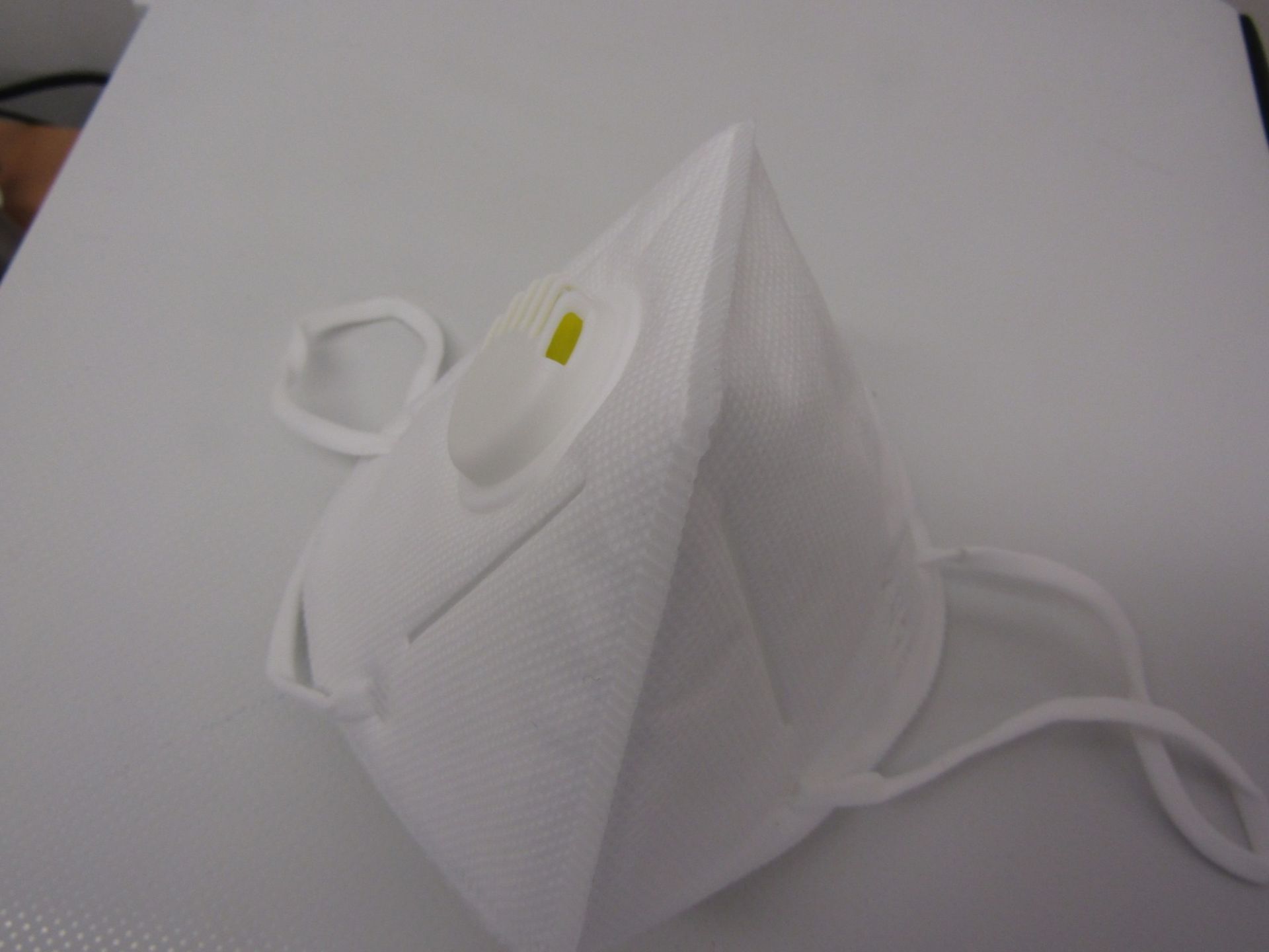5000 KN95 FILTERED FACE MASKS, BRAND NEW WITH TAGS AND CE MARK CERTIFIED *PLUS VAT* - Image 5 of 7