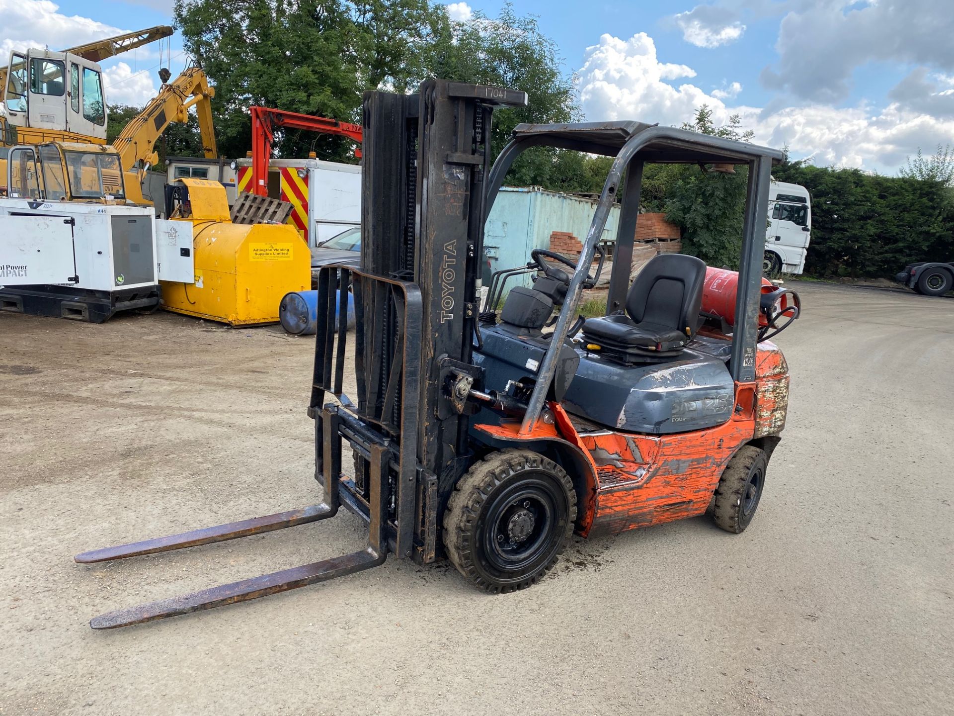 2004 TOYOTA 2.5ton GAS FORKLIFT, STARTS AND RUNS WELL, BRAKES AND TRANSMISSION WORKING *PLUS VAT*