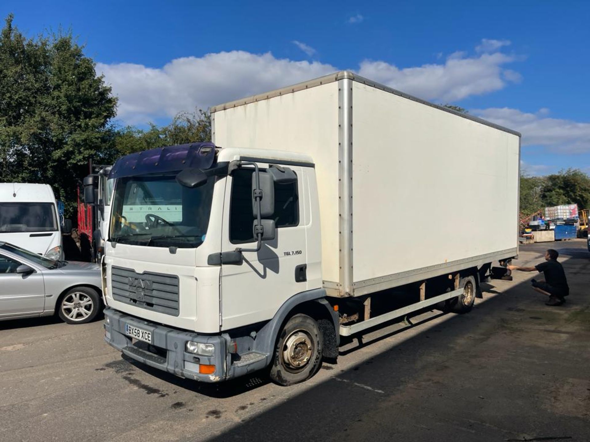 MAN TGL 7.5 TON BOX LORRY, 4580cc ENGINE, SHOWING 624,170.1 km *NO VAT* - Image 2 of 22