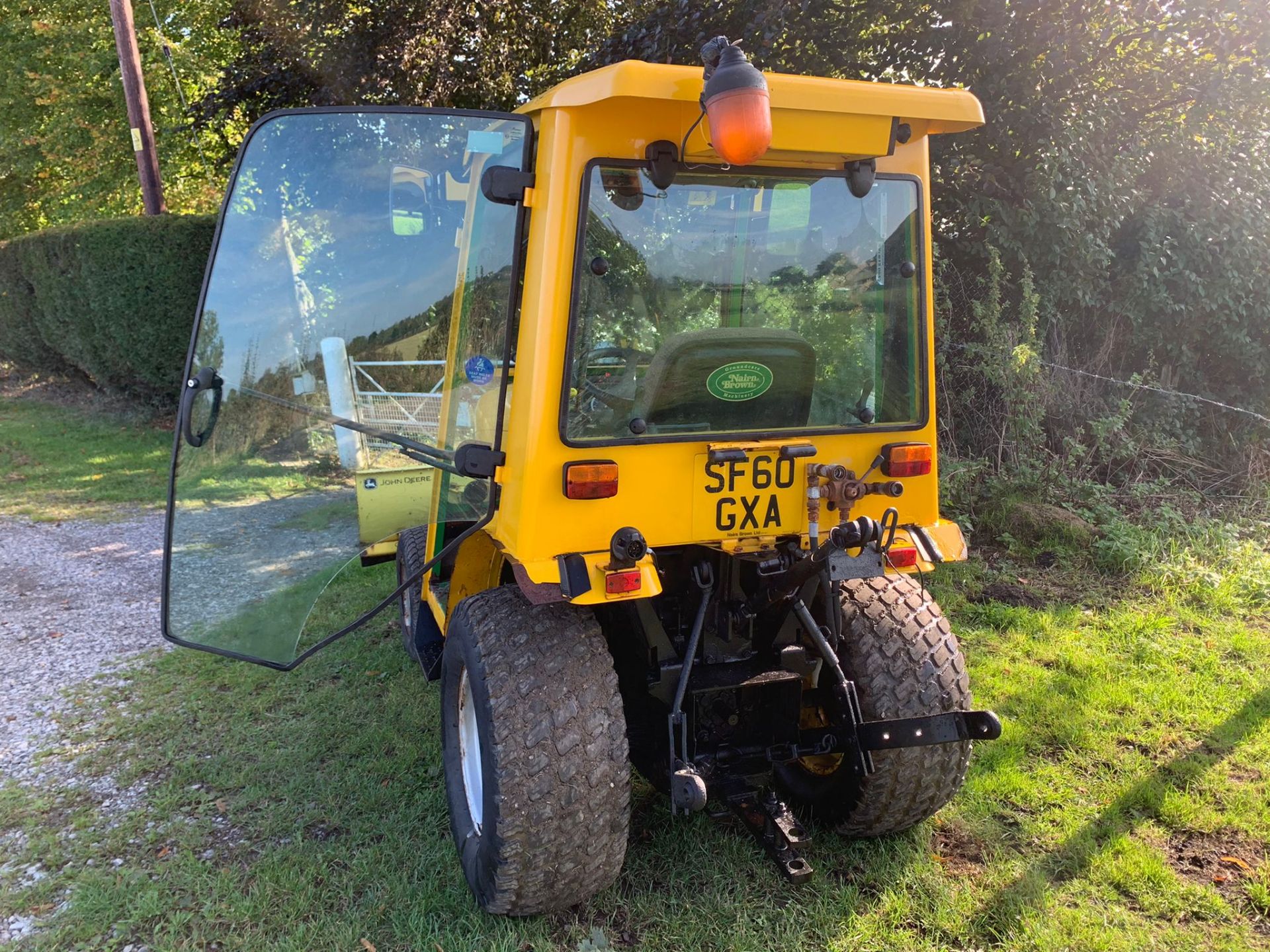 2010/60 JOHN DEERE 2320 24hp COMPACT TRACTOR WITH HYDRAULIC BLADE, RUNS DRIVES AND PUSHES *PLUS VAT* - Image 4 of 12