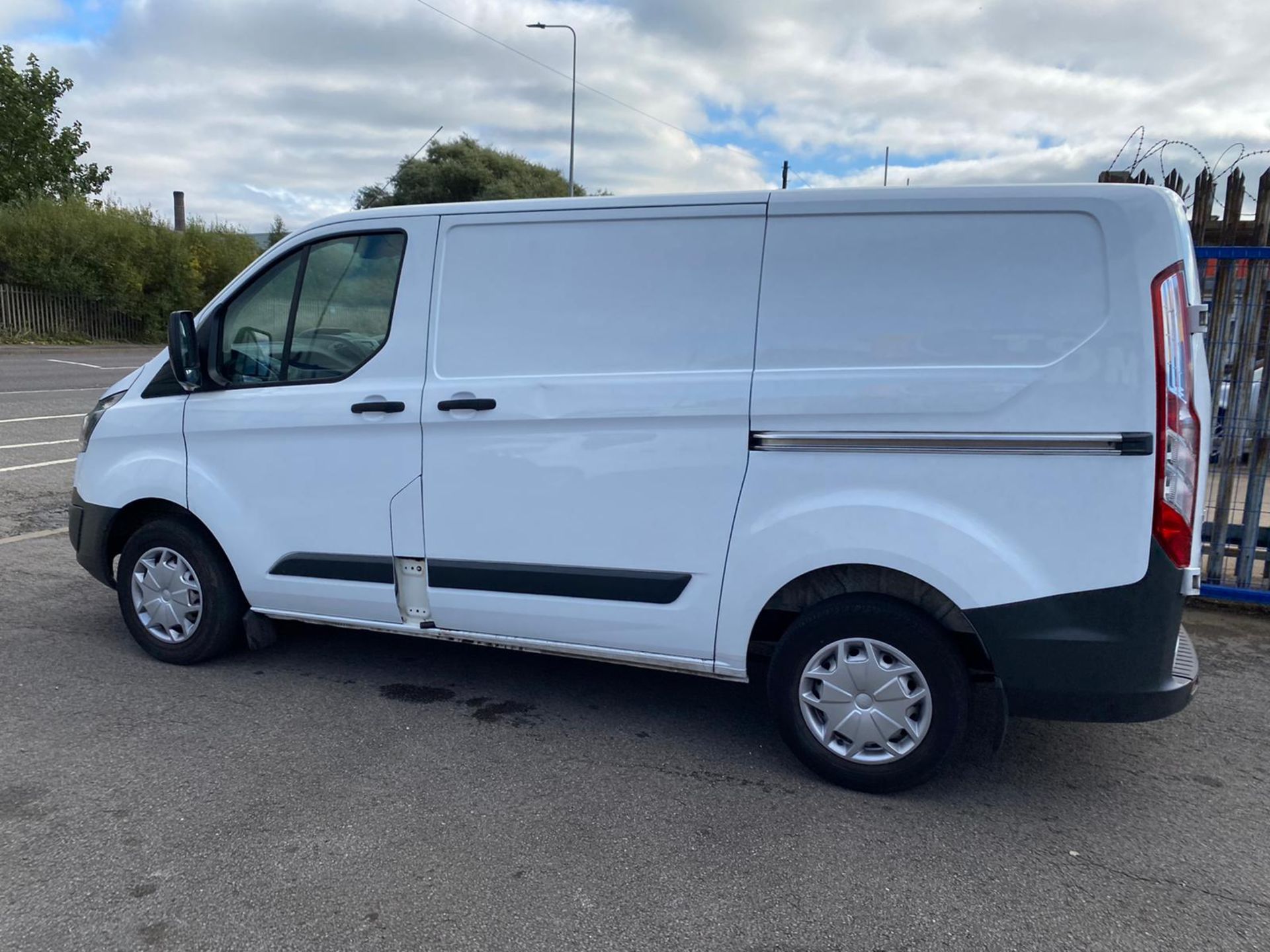 2018 FORD TRANSIT CUSTOM 290 WHITE PANEL VAN, 109K MILES, 2.0 DIESEL ENGINE *PLUS VAT* - Image 4 of 12