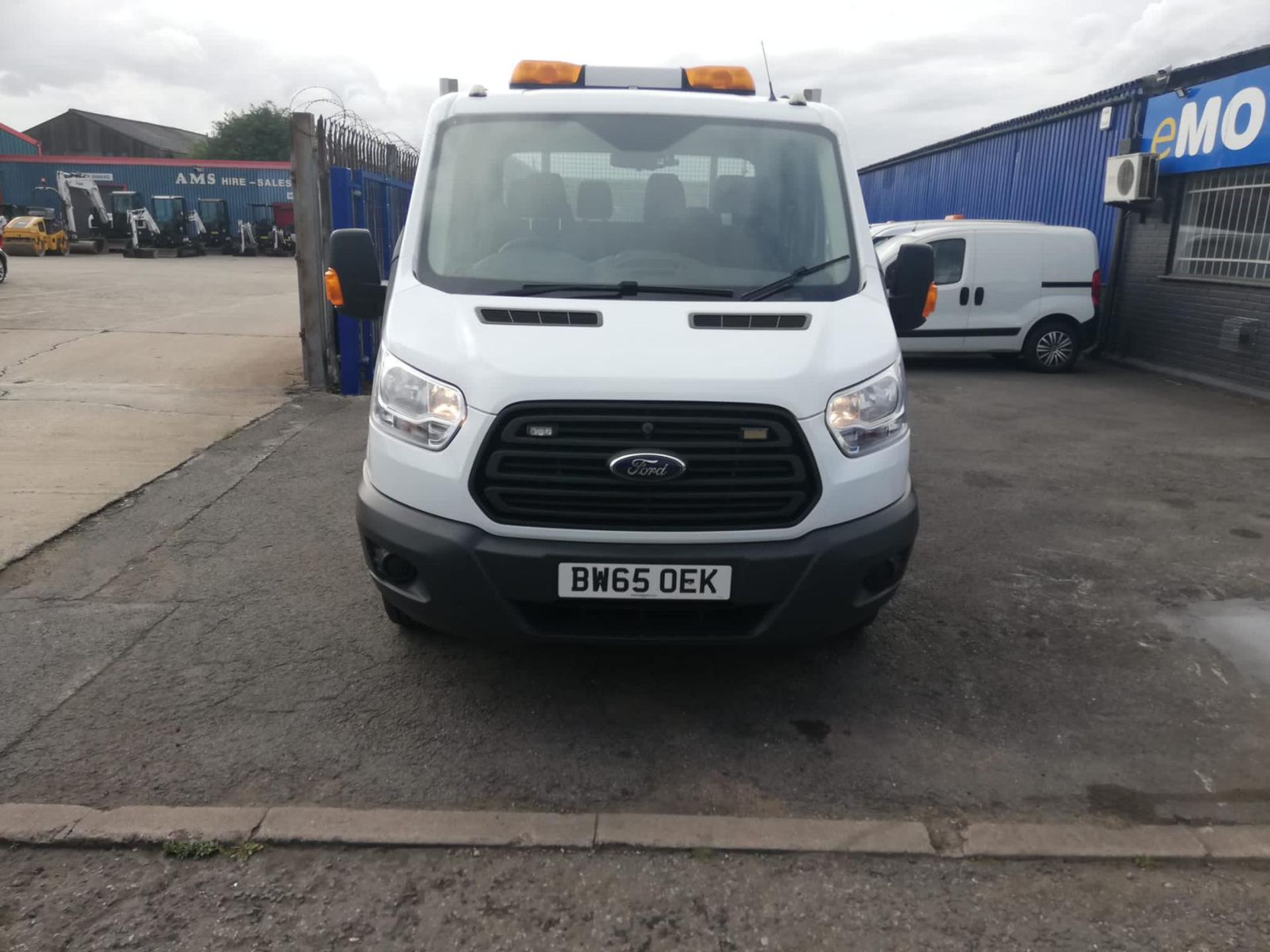 2015/65 FORD TRANSIT 350 DROPSIDE TAIL LIFT, 54K MILES WITH 4 SERVICE HISTORY STAMPS *PLUS VAT* - Image 2 of 10