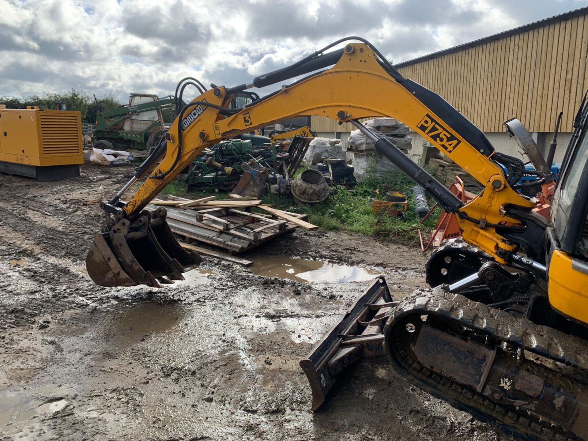 2013 JCB 8026 2.6 TON DIGGER, RUNS DRIVES AND DIGS, SHOWING A LOW AND GENUINE 3379 HOURS *PLUS VAT* - Image 33 of 49