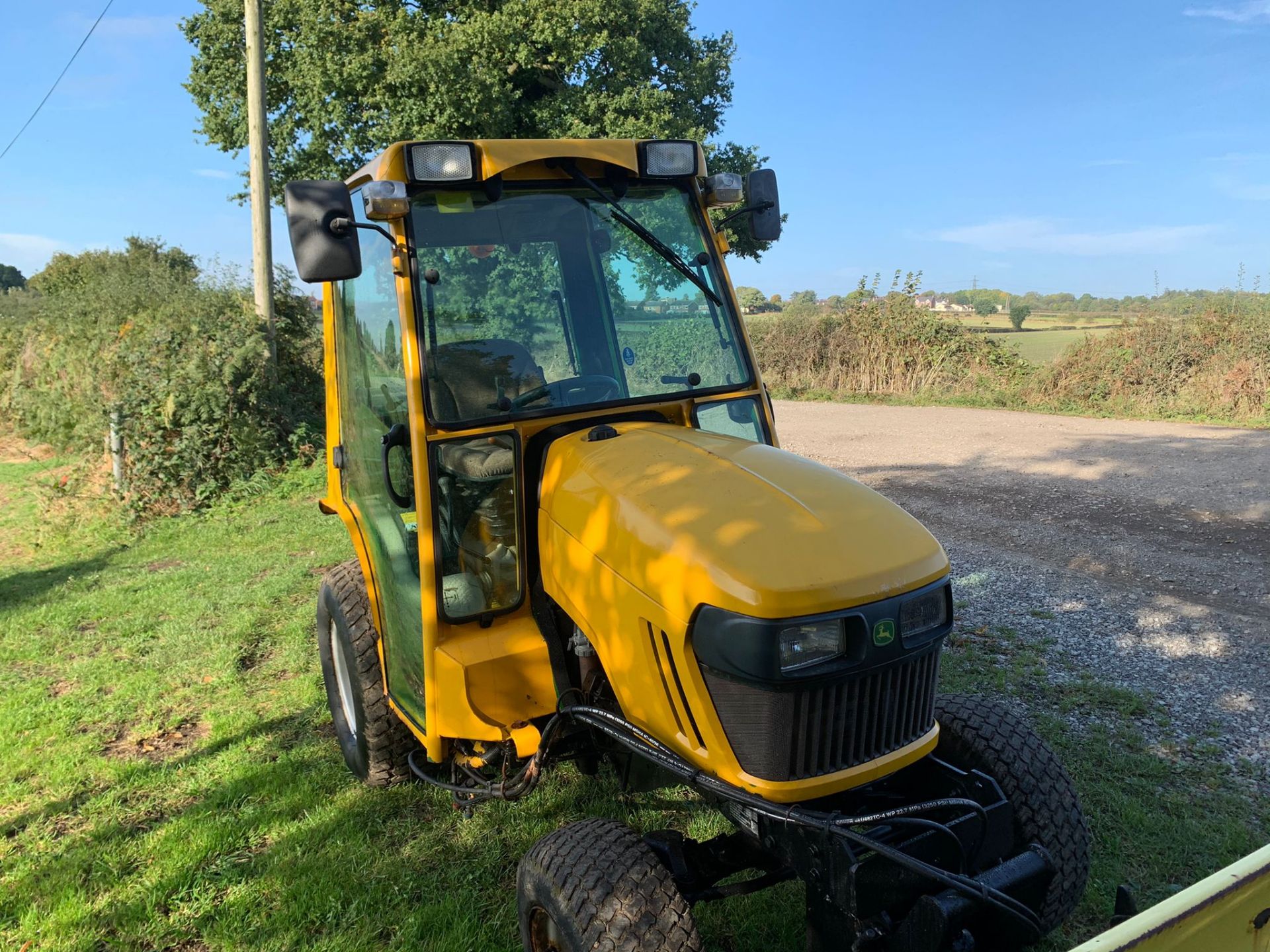 2010/60 JOHN DEERE 2320 24hp COMPACT TRACTOR WITH HYDRAULIC BLADE, RUNS DRIVES AND PUSHES *PLUS VAT* - Image 6 of 12