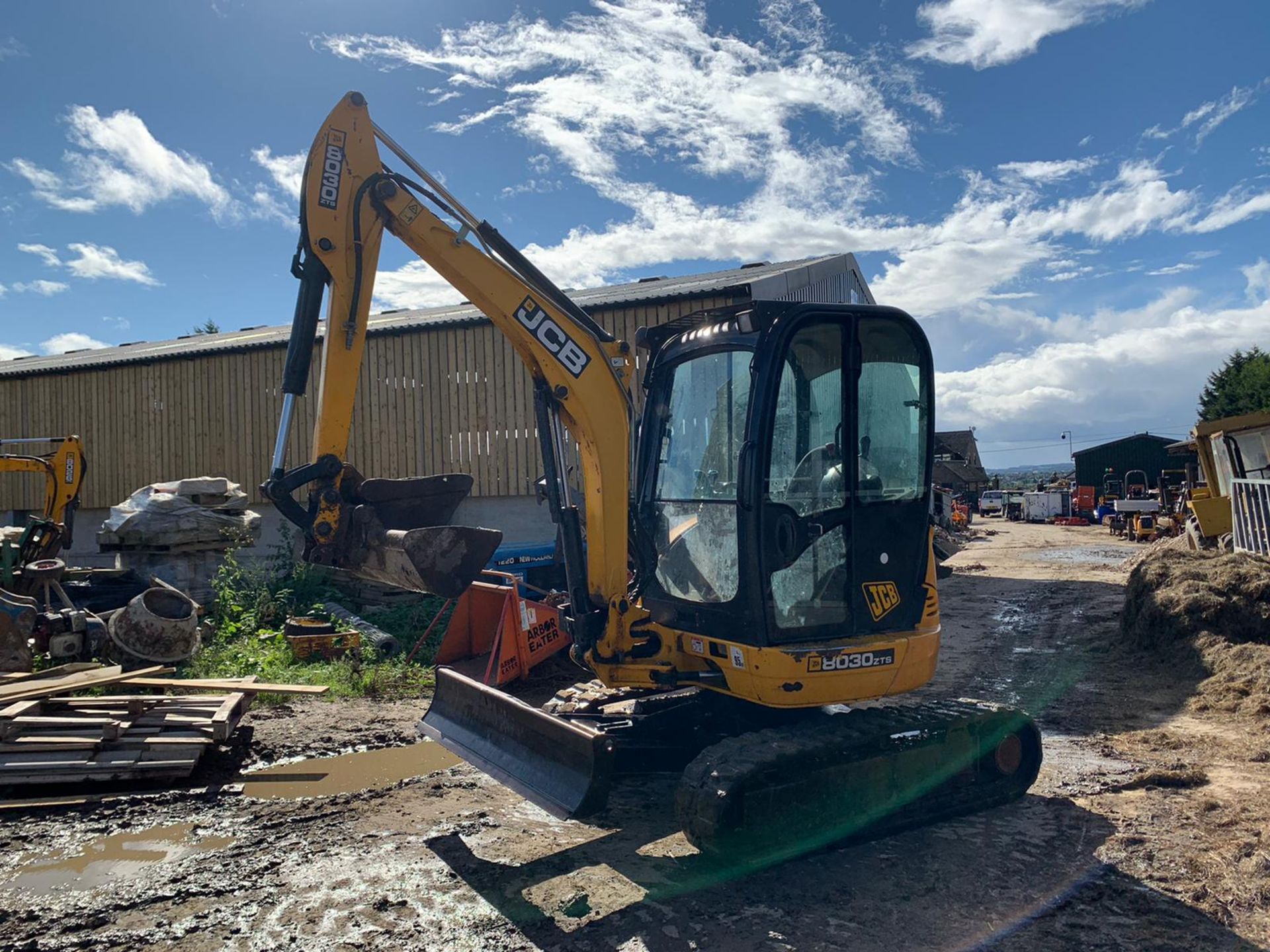 2013 JCB 8026 2.6 TON DIGGER, RUNS DRIVES AND DIGS, SHOWING A LOW AND GENUINE 3379 HOURS *PLUS VAT* - Image 25 of 49