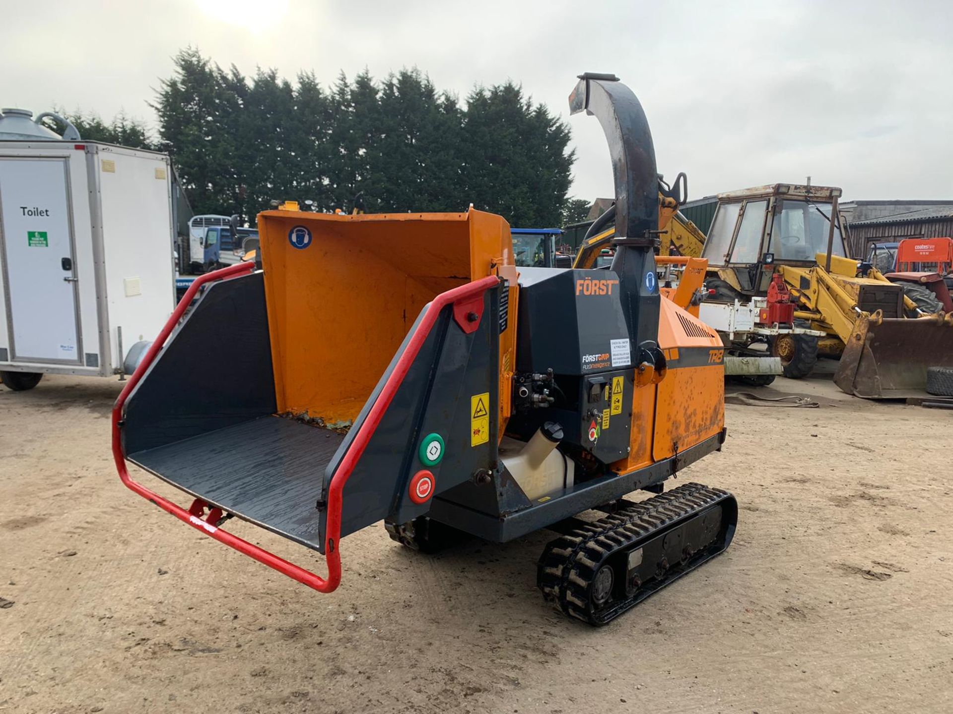 2016 FORST TR8 DIESEL TRACKED WOOD CHIPPER, RUNS DRIVES AND DIGS, SHOWING A LOW 675 HOURS *PLUS VAT* - Image 4 of 8