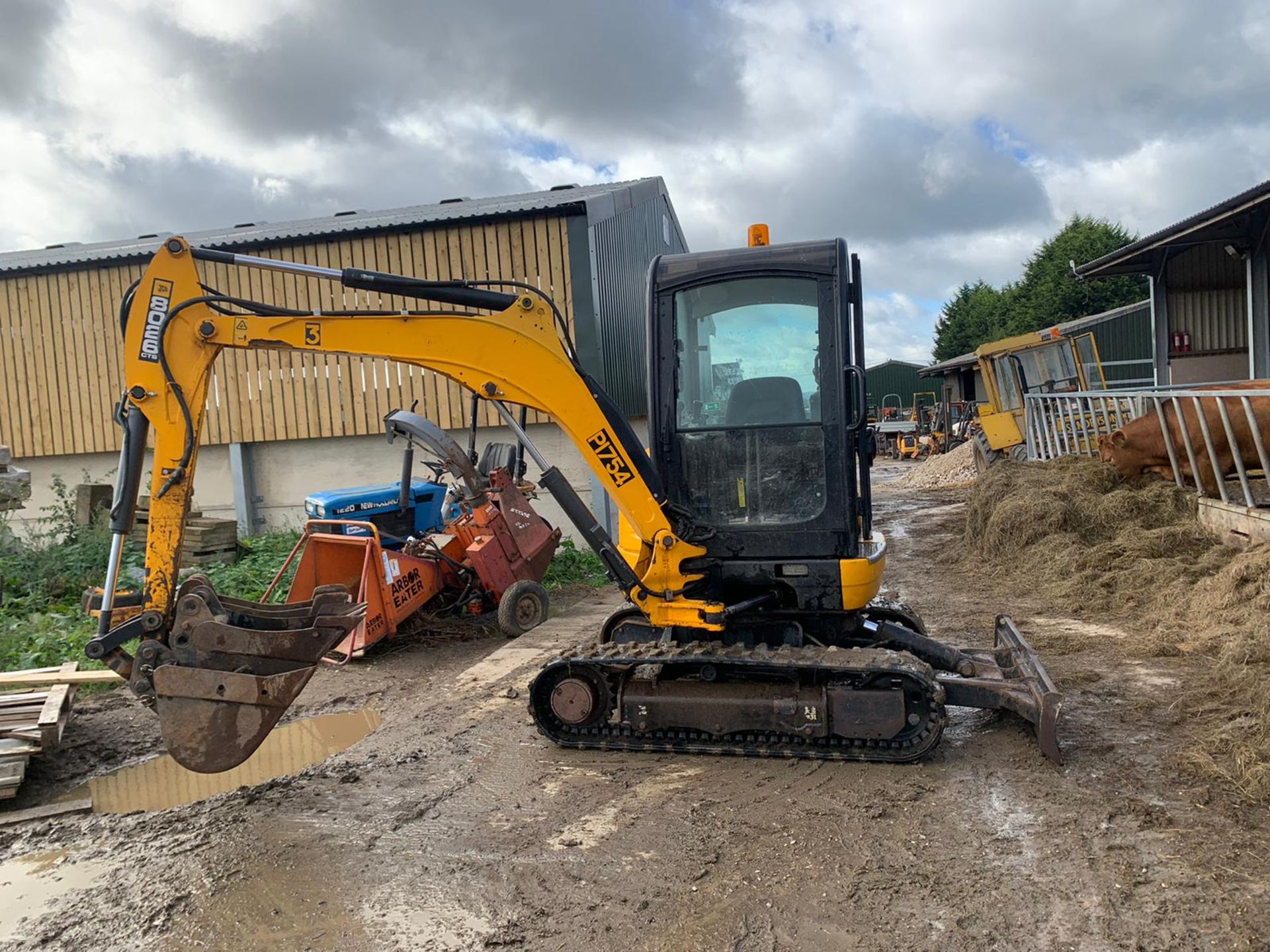 2013 JCB 8026 2.6 TON DIGGER, RUNS DRIVES AND DIGS, SHOWING A LOW AND GENUINE 3379 HOURS *PLUS VAT* - Image 5 of 49