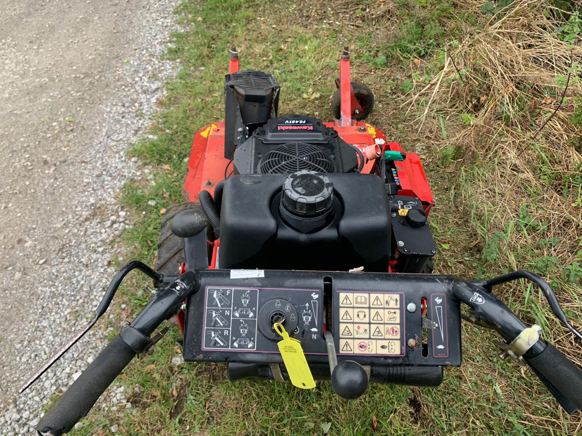 TORO 36" WALK BEHIND PEDESTRIAN MOWER, RUNS DRIVES AND CUTS WELL, PULL OR ELECTRIC START - Image 6 of 10