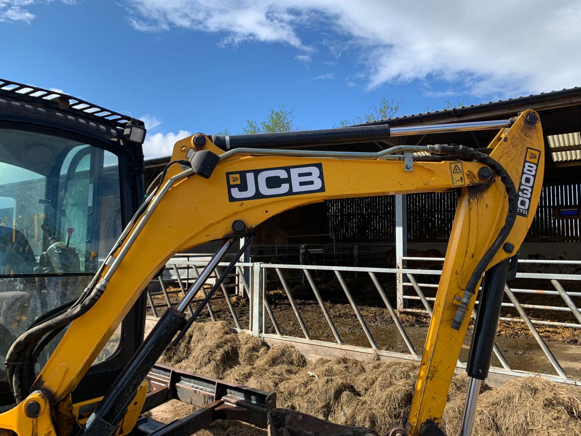 2013 JCB 8026 2.6 TON DIGGER, RUNS DRIVES AND DIGS, SHOWING A LOW AND GENUINE 3379 HOURS *PLUS VAT* - Image 28 of 49