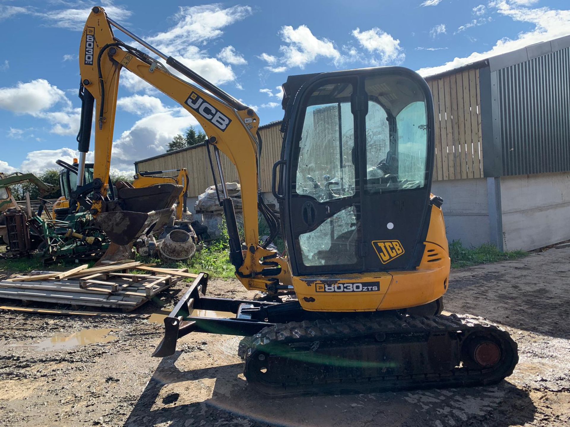 2013 JCB 8026 2.6 TON DIGGER, RUNS DRIVES AND DIGS, SHOWING A LOW AND GENUINE 3379 HOURS *PLUS VAT* - Image 13 of 49