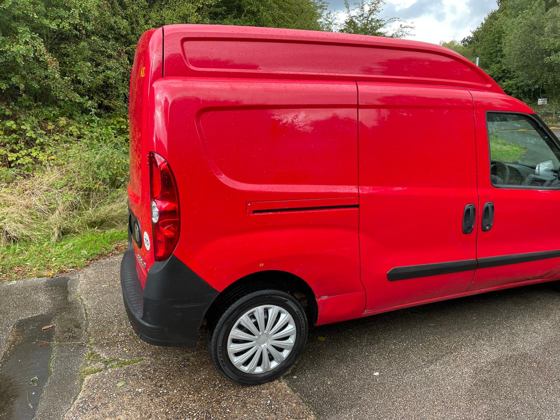 2013 FIAT DOBLO 16V XL MULTIJET LWB RED PANEL VAN, 64,638 MILES, 1.6 DIESEL, REVERSING SENSORS - Image 8 of 22