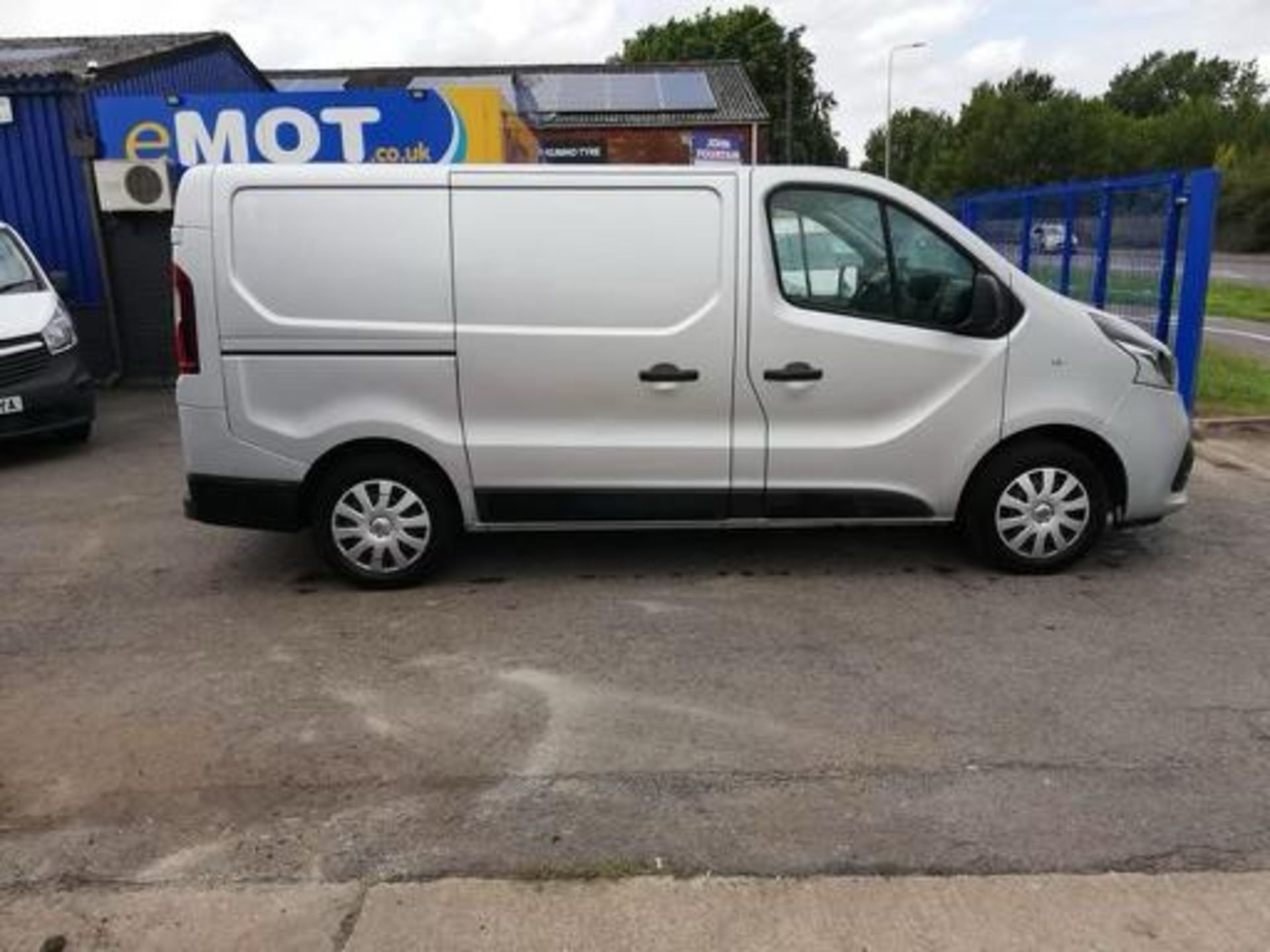 2016/66 RENAULT TRAFIC SL29 BNESS + ENERGY DCI SILVER PANEL VAN, 110K MILES WITH FSH *PLUS VAT* - Image 7 of 11