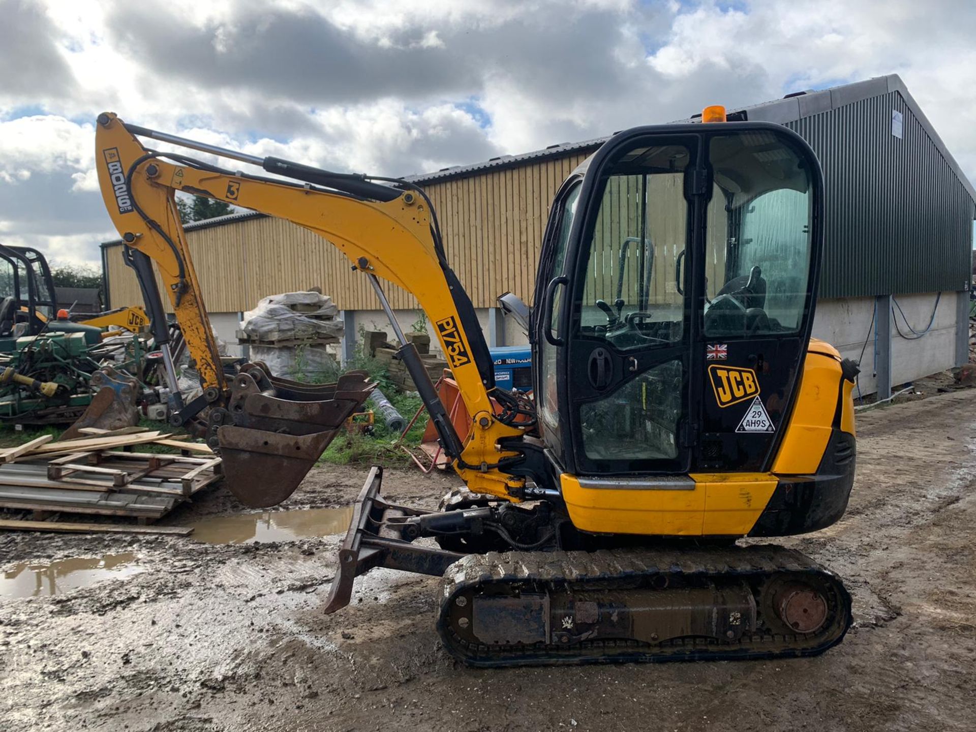 2013 JCB 8026 2.6 TON DIGGER, RUNS DRIVES AND DIGS, SHOWING A LOW AND GENUINE 3379 HOURS *PLUS VAT* - Image 6 of 49