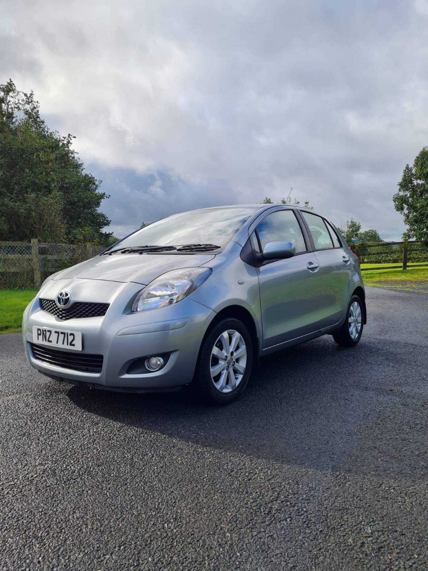 2011 TOYOTA YARIS T SPIRIT VVT-I SILVER HATCHBACK, 1.3 PETROL, 85K MILES *NO VAT* - Image 2 of 7