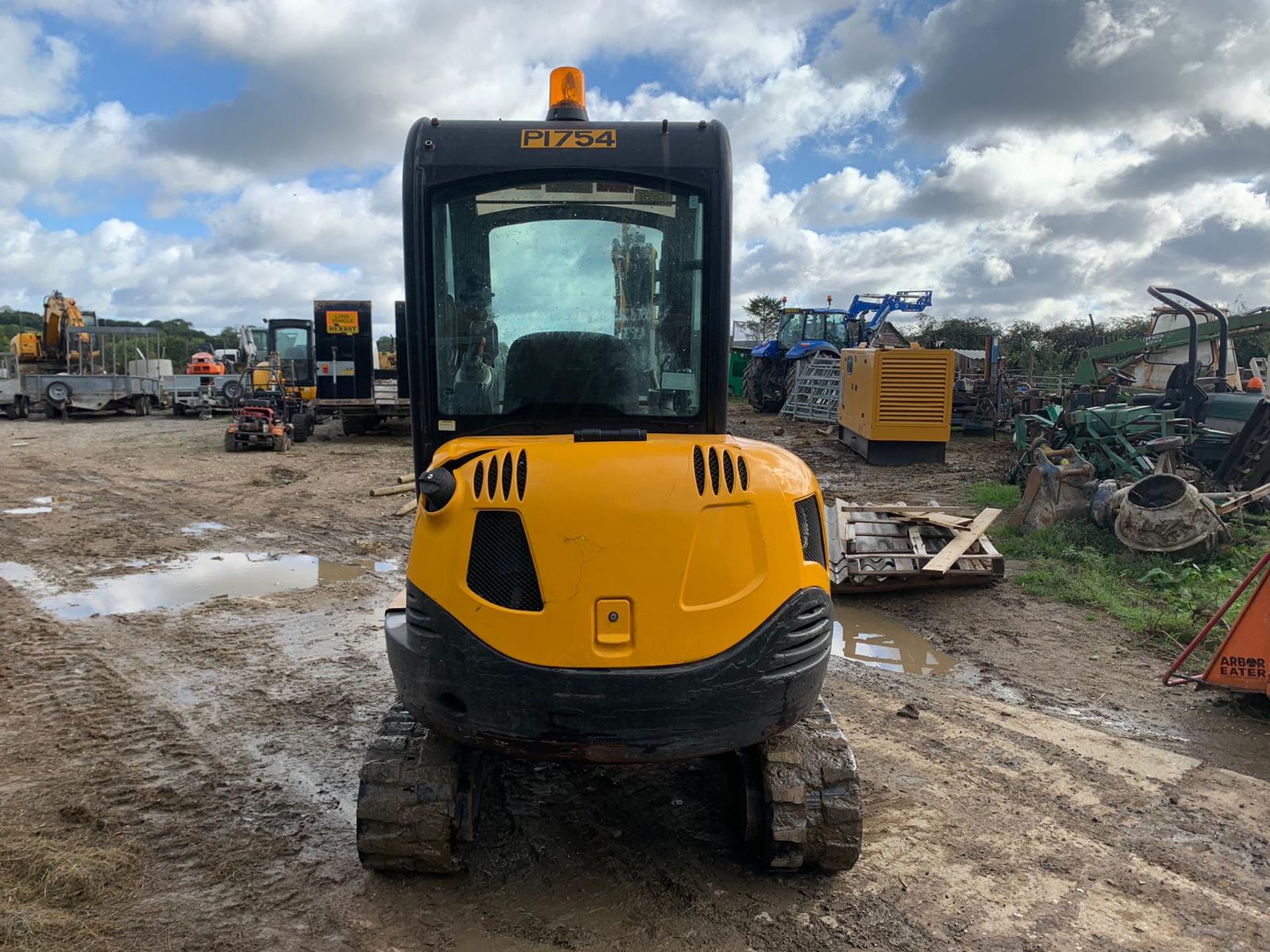 2013 JCB 8026 2.6 TON DIGGER, RUNS DRIVES AND DIGS, SHOWING A LOW AND GENUINE 3379 HOURS *PLUS VAT* - Image 8 of 49