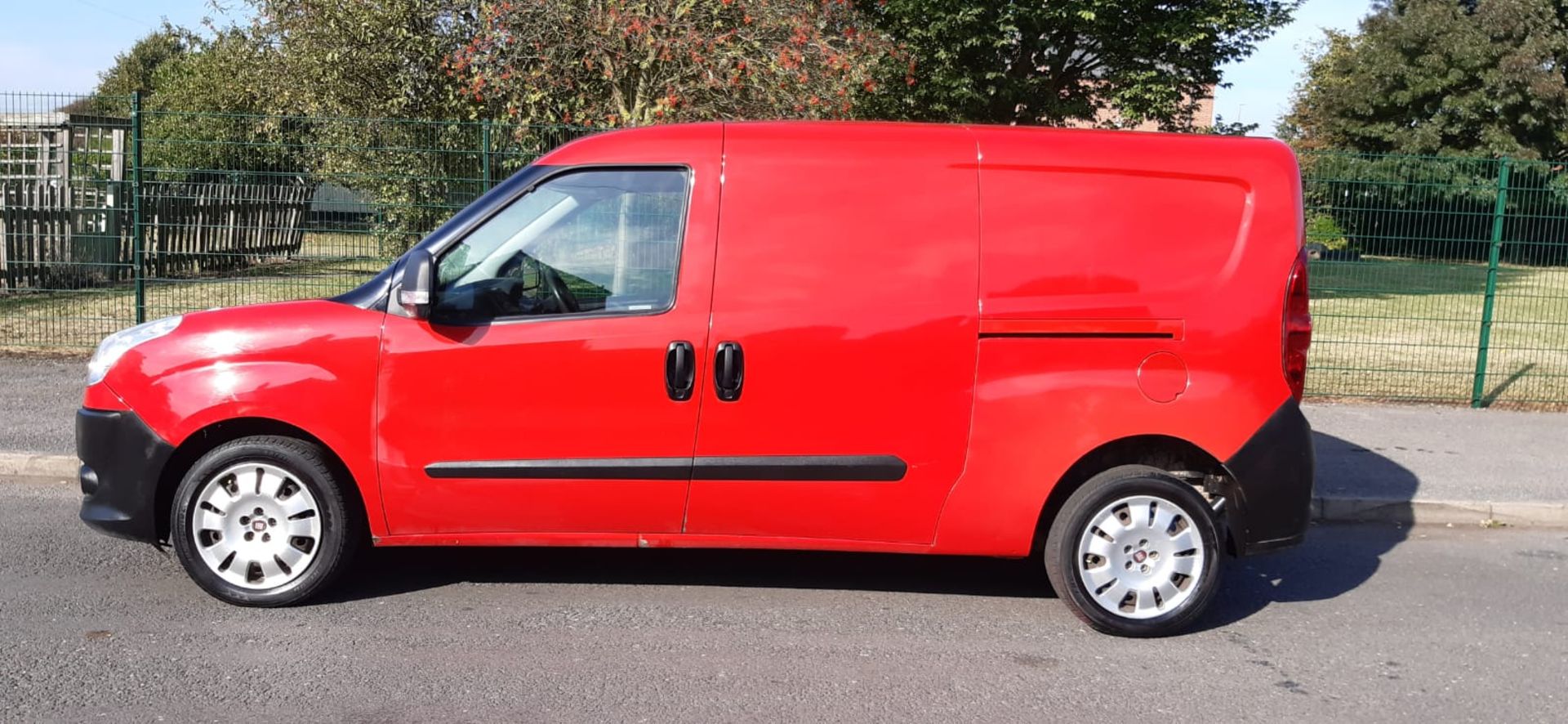 2014 FIAT DOBLO 16V MULTIJET RED PANEL VAN, 84K MILES, 1.2 DIESEL ENGINE *PLUS VAT* - Image 3 of 11