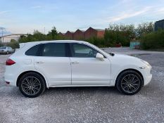 2012 PORSCHE CAYENNE S WHITE 4.8 V8, 58,000km, GOOD CONDITION, STARTS AND DRIVES W/ NO FAULT