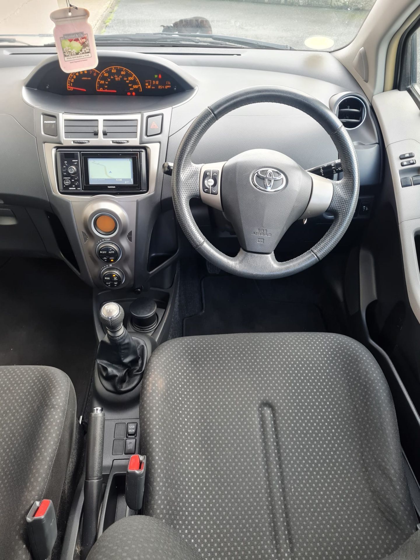 2011 TOYOTA YARIS T SPIRIT VVT-I SILVER HATCHBACK, 1.3 PETROL, 85K MILES *NO VAT* - Image 5 of 7