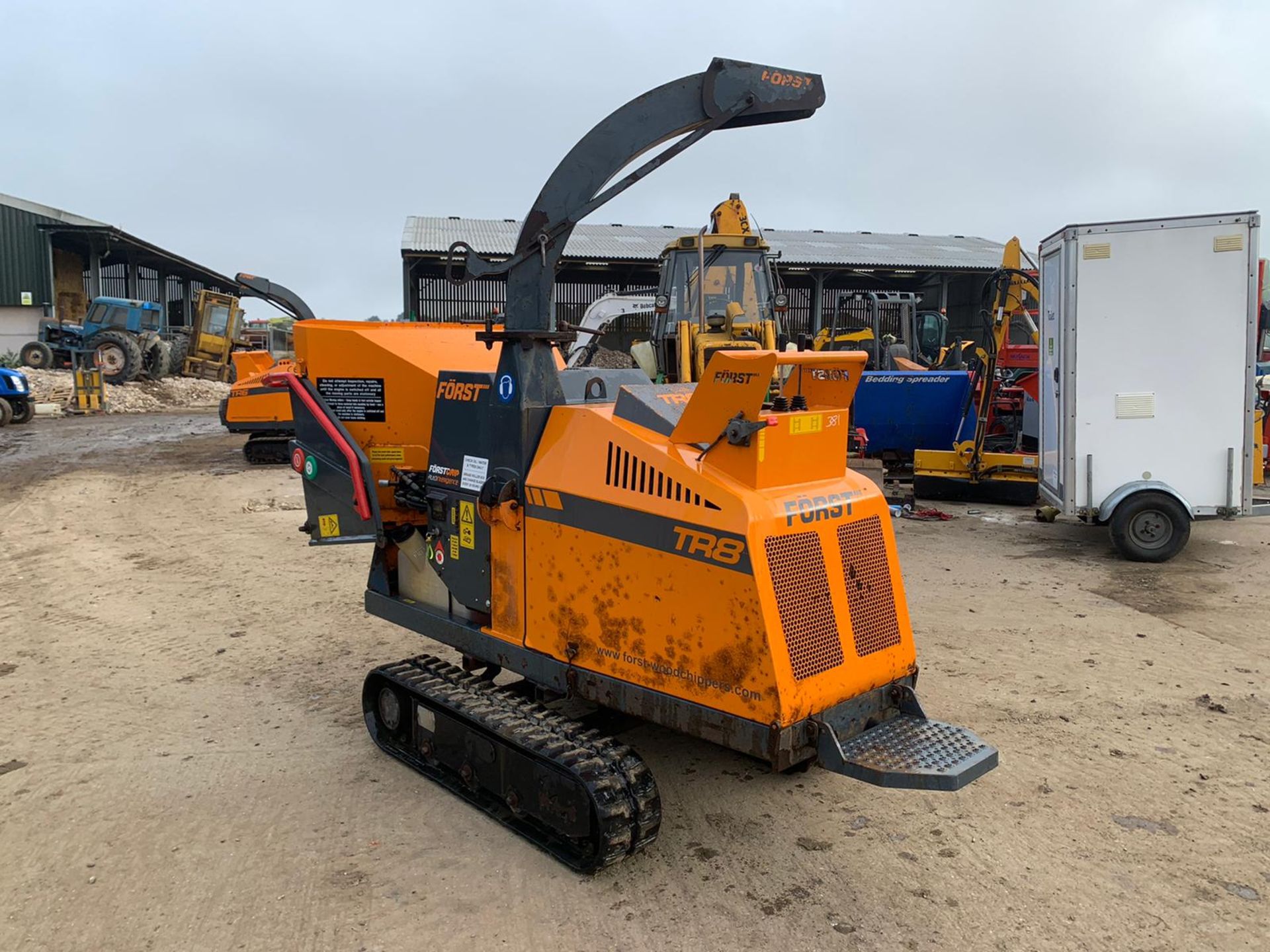 2016 FORST TR8 DIESEL TRACKED WOOD CHIPPER, RUNS DRIVES AND DIGS, SHOWING A LOW 675 HOURS *PLUS VAT* - Image 2 of 8