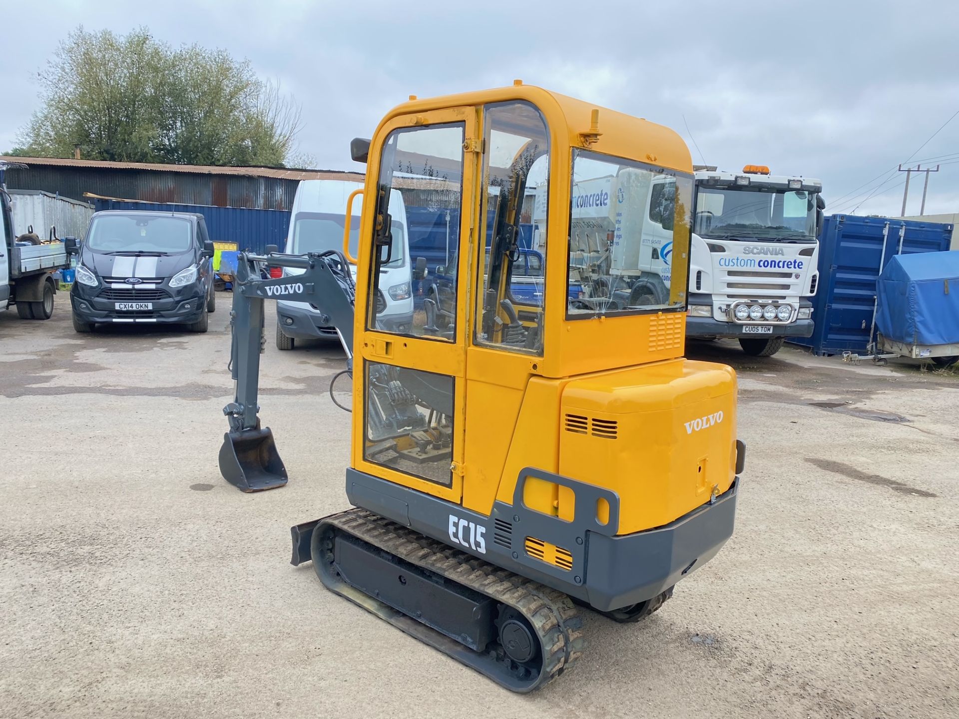 VOLVO 271 1.5 TON MINI DIGGER, FULL CAB, MITSUBISHI 3 CYLINDER DIESEL ENGINE, 1700 HOURS *PLUS VAT* - Image 4 of 10