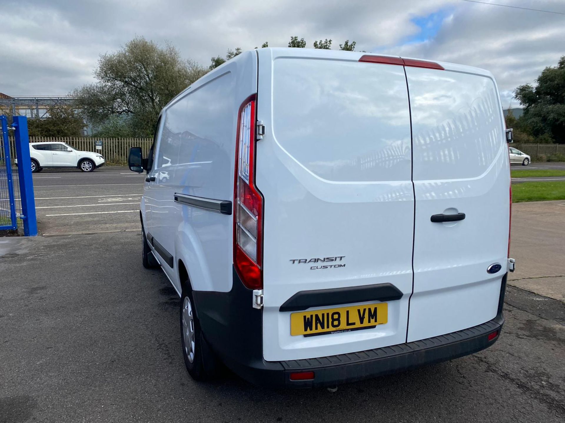 2018 FORD TRANSIT CUSTOM 290 WHITE PANEL VAN, 109K MILES, 2.0 DIESEL ENGINE *PLUS VAT* - Image 5 of 12