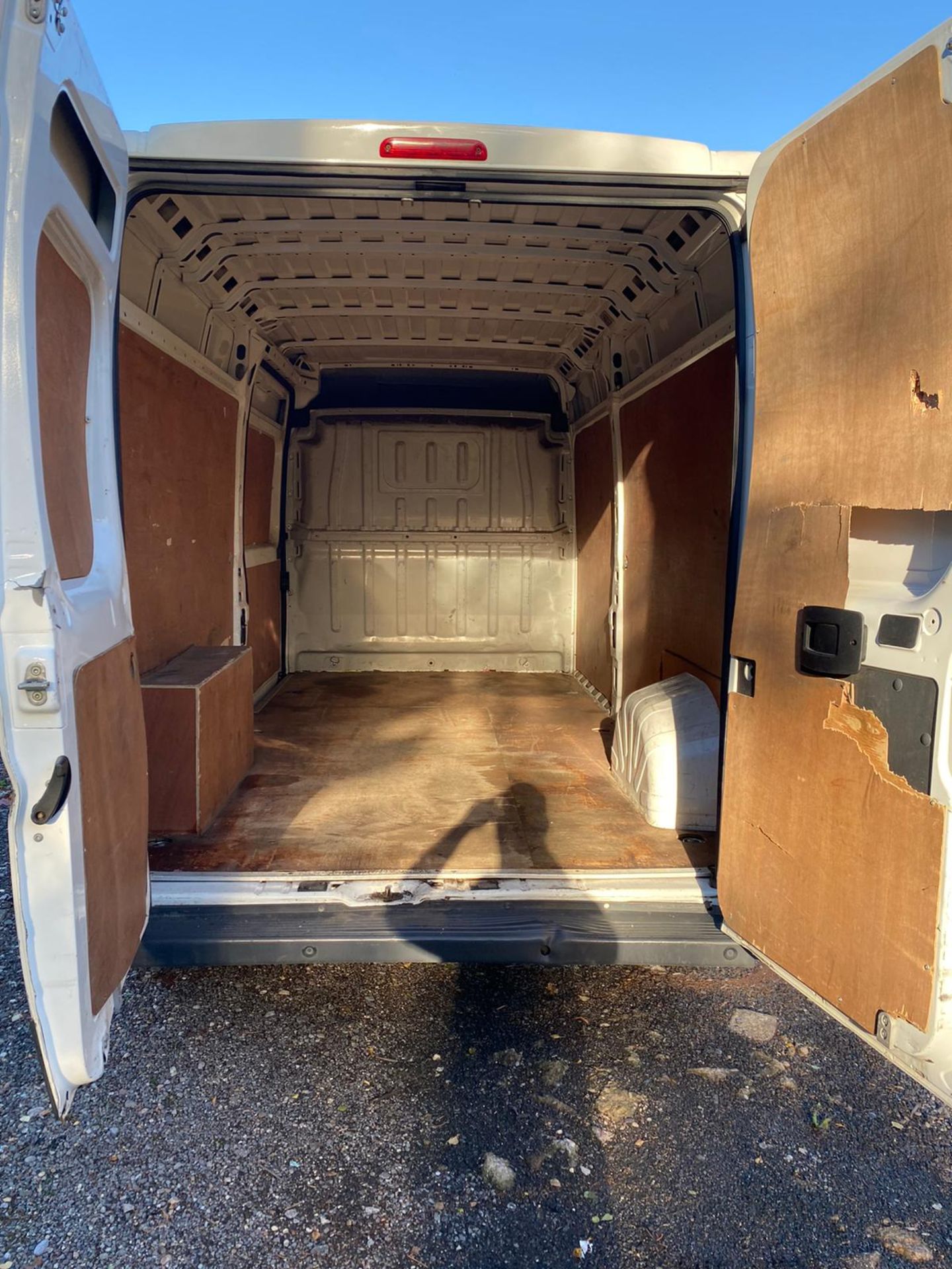 2018 PEUGEOT BOXER 335 PRO L3H2 BLUE HDI WHITE PANEL VAN, 100K MILES, 2.0 DIESEL *NO VAT* - Image 7 of 9