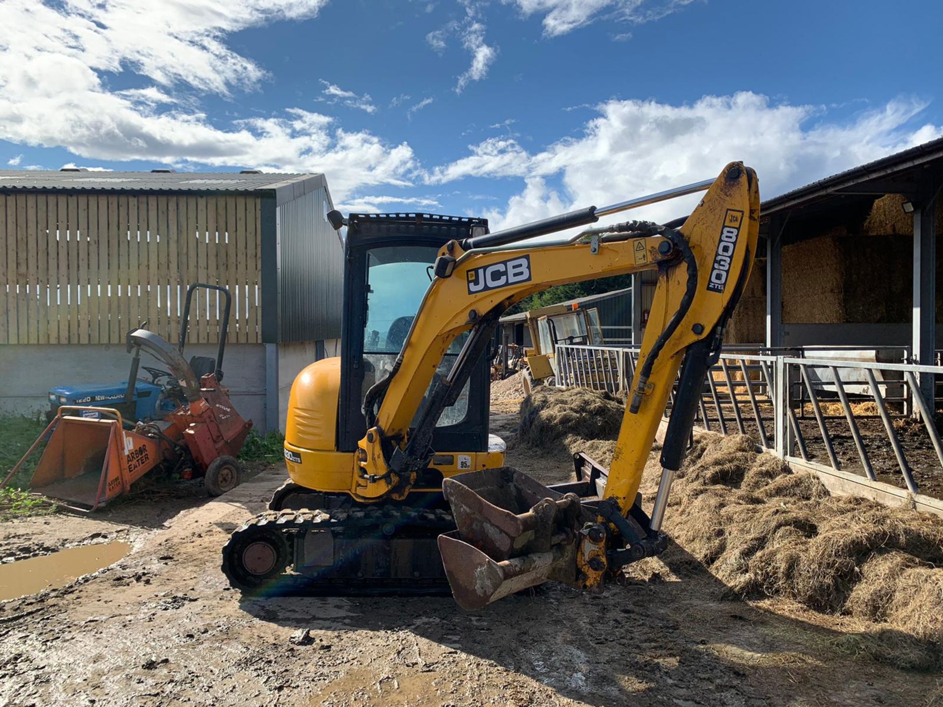 2013 JCB 8026 2.6 TON DIGGER, RUNS DRIVES AND DIGS, SHOWING A LOW AND GENUINE 3379 HOURS *PLUS VAT* - Image 26 of 49