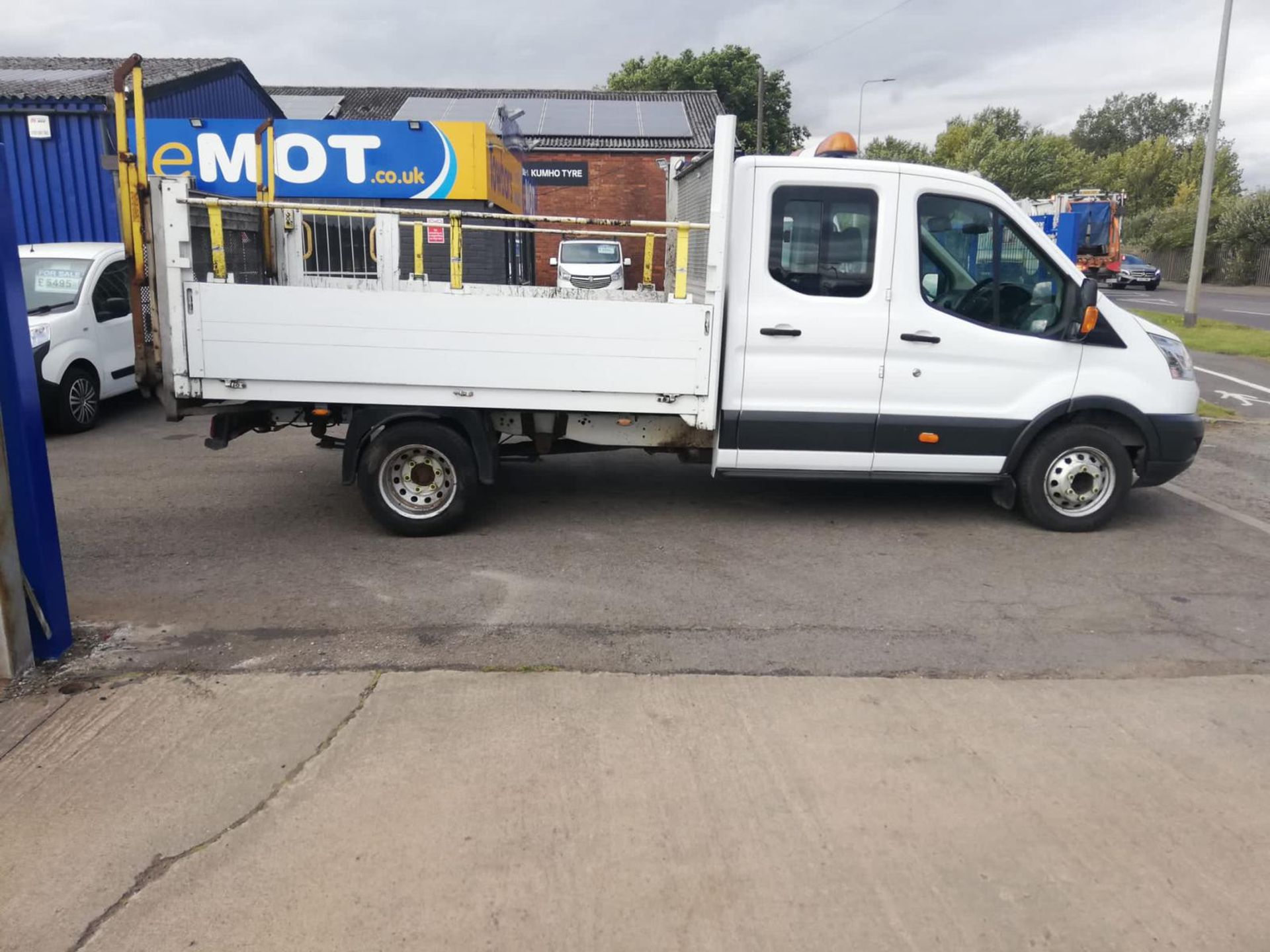 2015/65 FORD TRANSIT 350 DROPSIDE TAIL LIFT, 54K MILES WITH 4 SERVICE HISTORY STAMPS *PLUS VAT* - Image 8 of 10