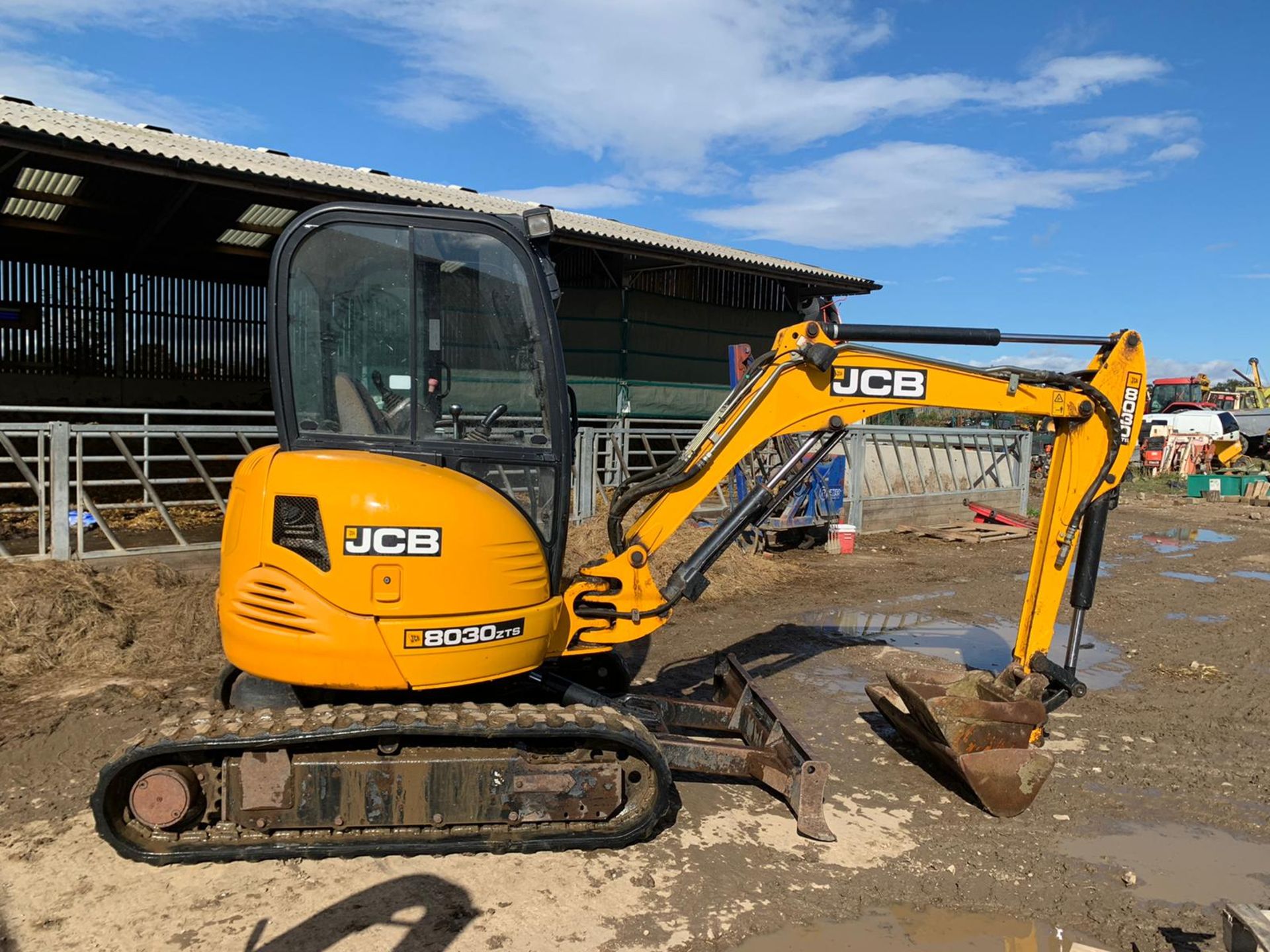 2013 JCB 8026 2.6 TON DIGGER, RUNS DRIVES AND DIGS, SHOWING A LOW AND GENUINE 3379 HOURS *PLUS VAT* - Image 12 of 49