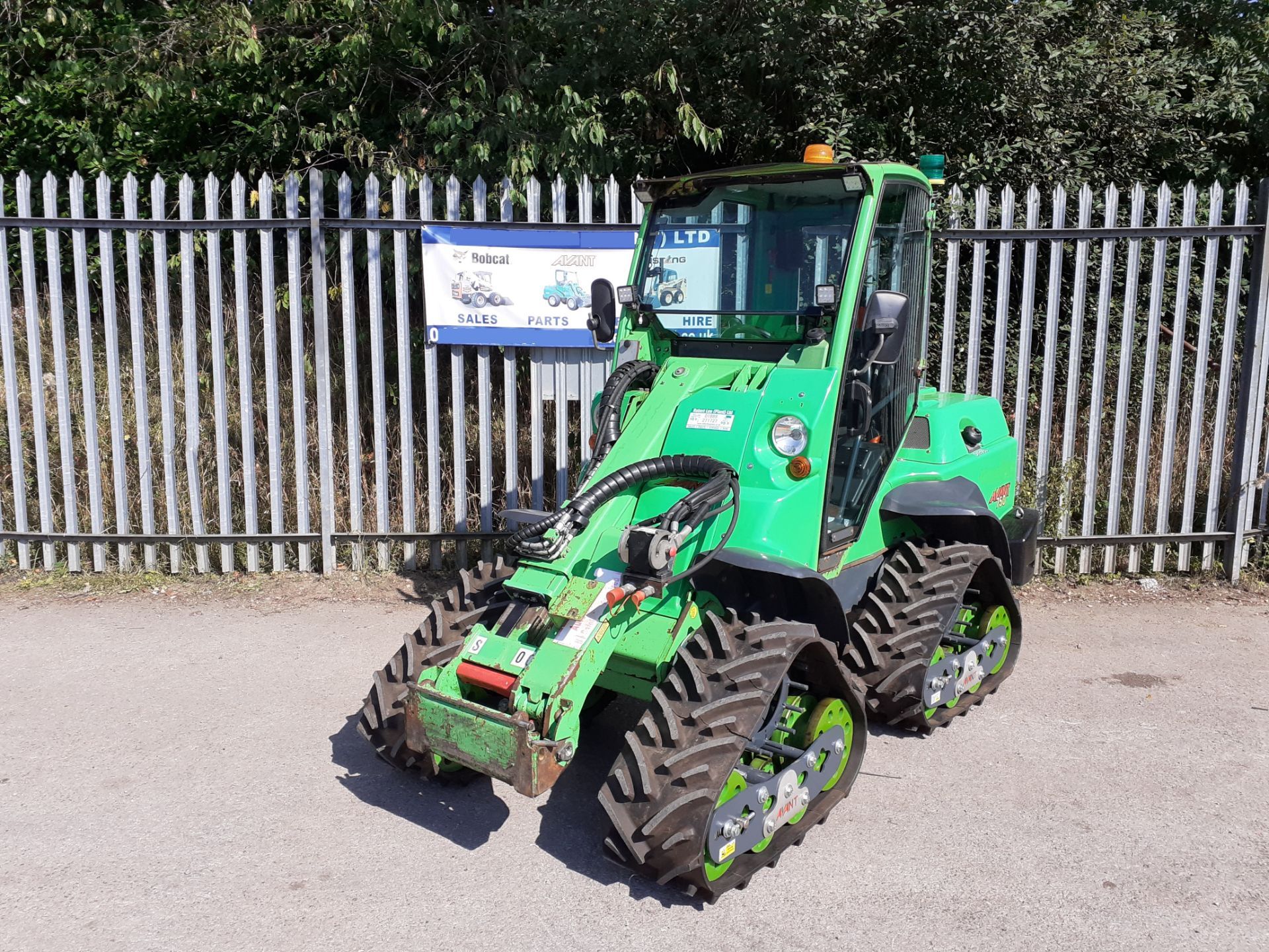 AVANT 750, 2439 HOURS ON THE CLOCK, YEAR OF MANUFACTURE 2014, FULL CAB, C/W BUCKET *PLUS VAT*