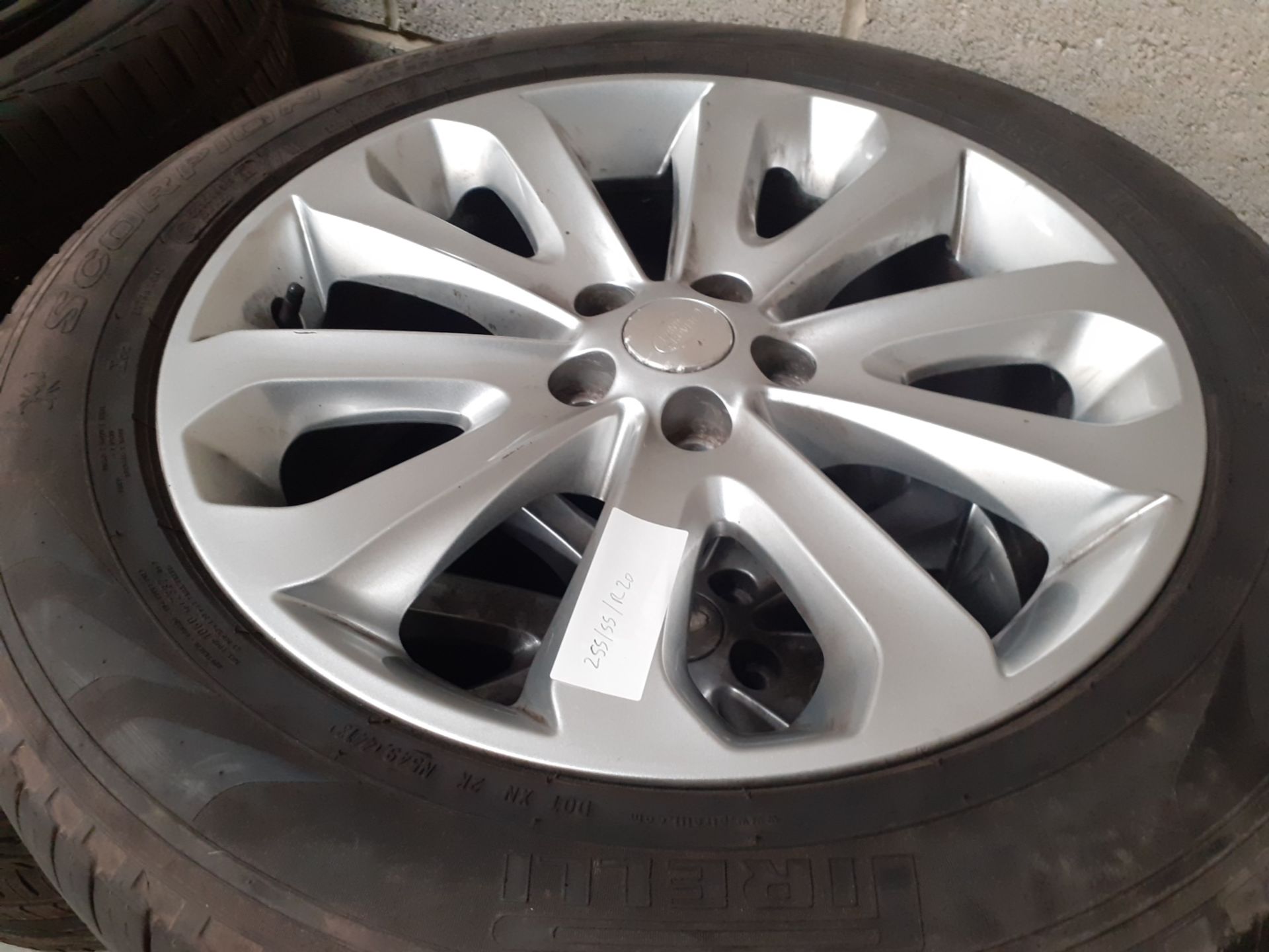 JOB LOT OF 30 SETS OF ALLOY WHEELS WITH TYRES, LAND ROVER RANGE ROVER, OVER £31K RRP *NO VAT* - Image 11 of 17